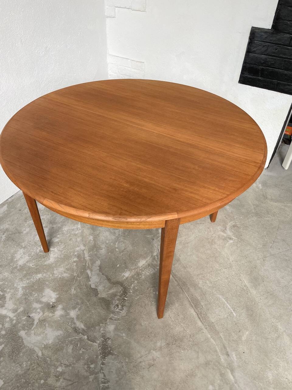Scandinavian round teak table with extension