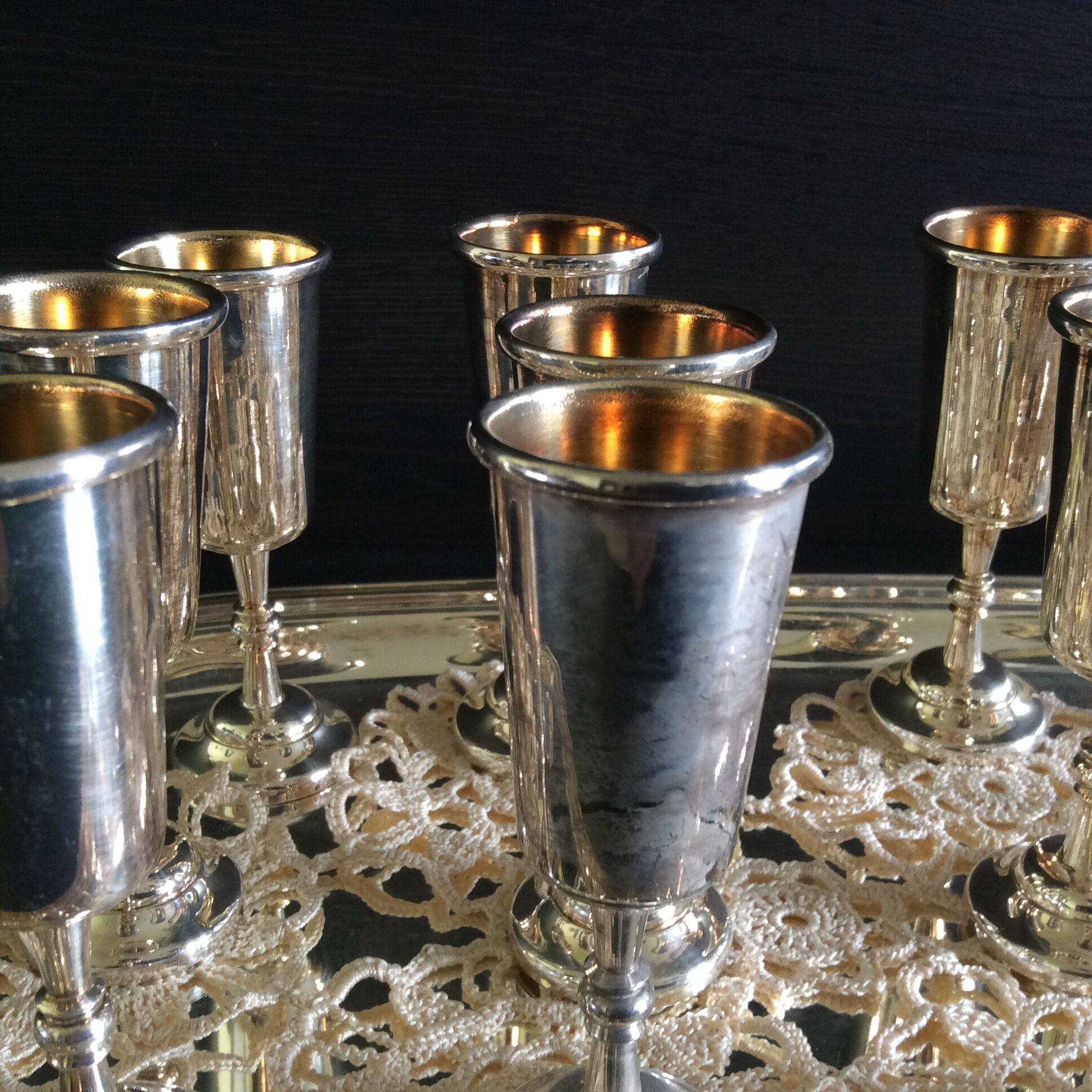 Top with 12 silver metal glasses