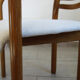 Fauteuil vintage en bois et bouclette fine