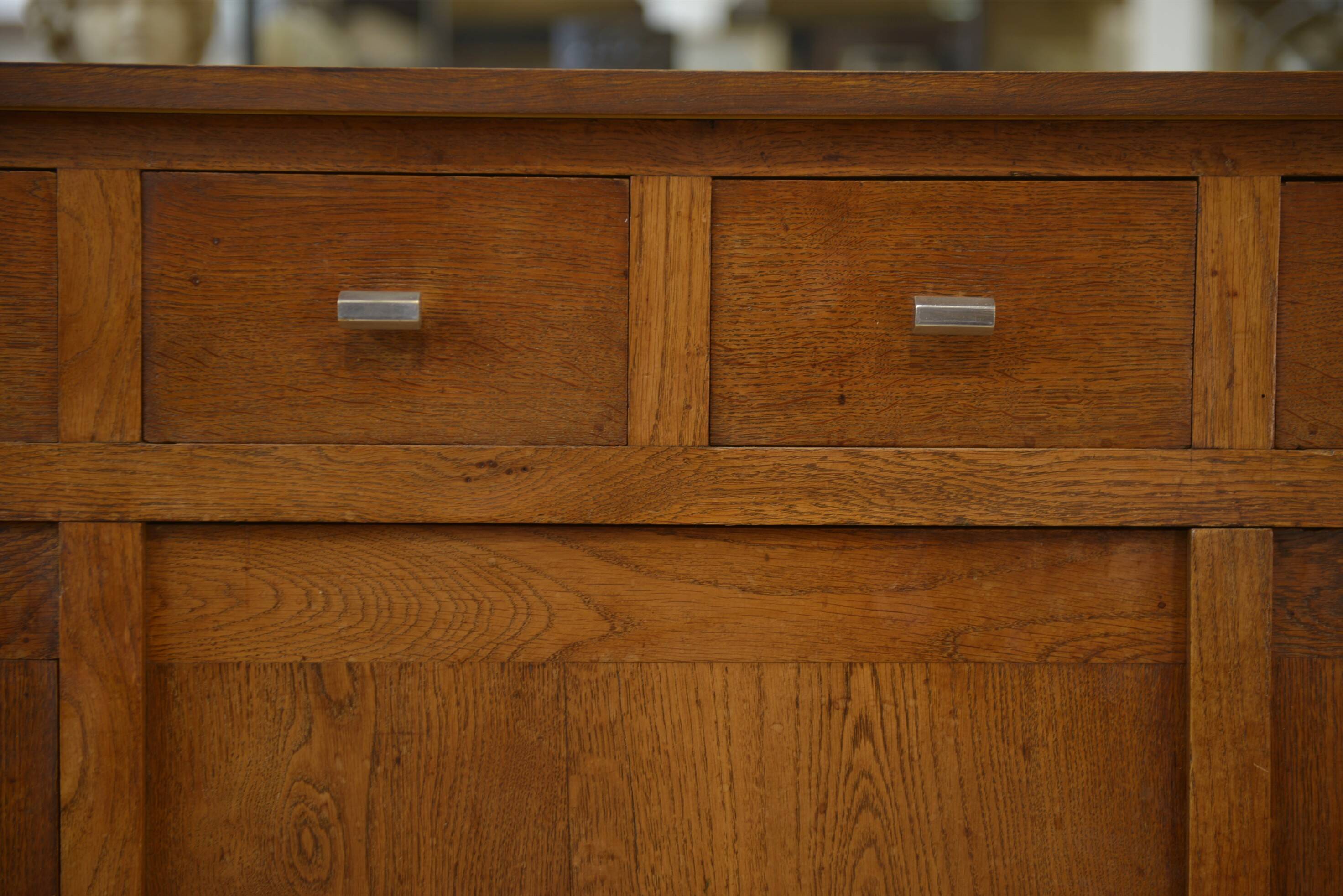 Buffet Art Déco moderniste en chêne massif 1940’s