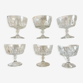 Set of 6 cups on vintage feet chiseled glass