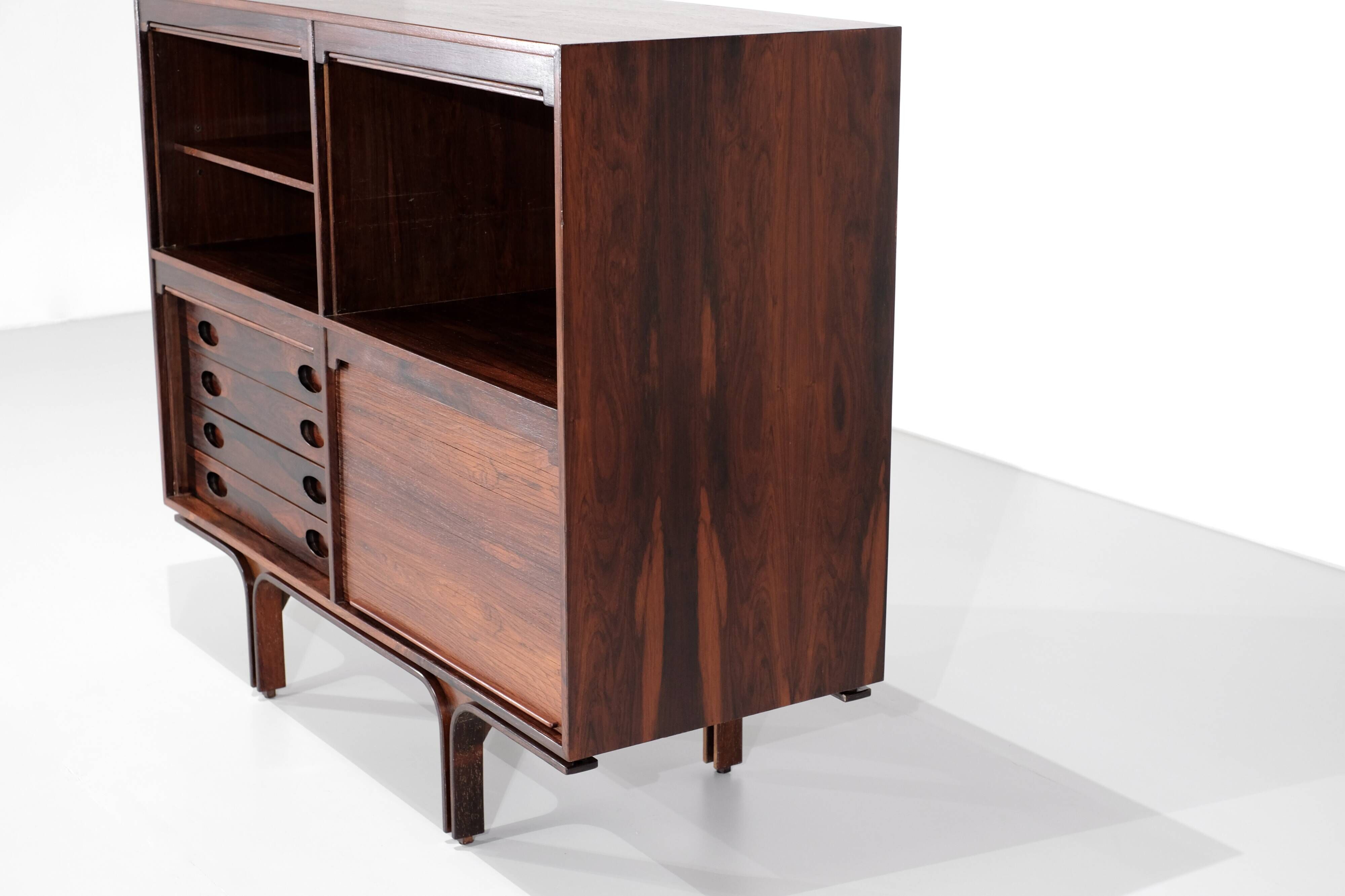 Buffet modèle 504 conçu par Gianfranco Frattini pour Bernini, Italie 1960s.