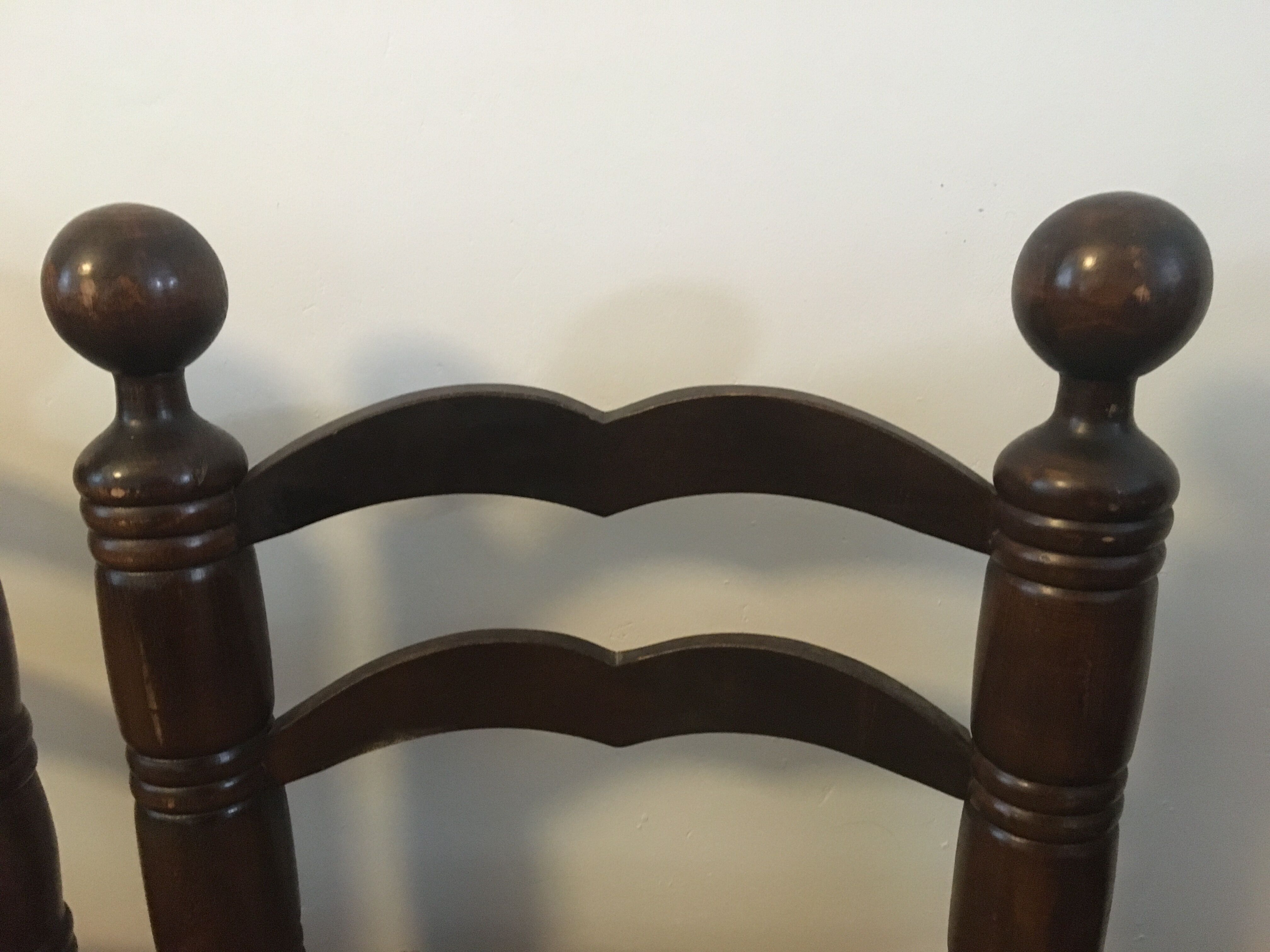 Pair of popular art bass chairs