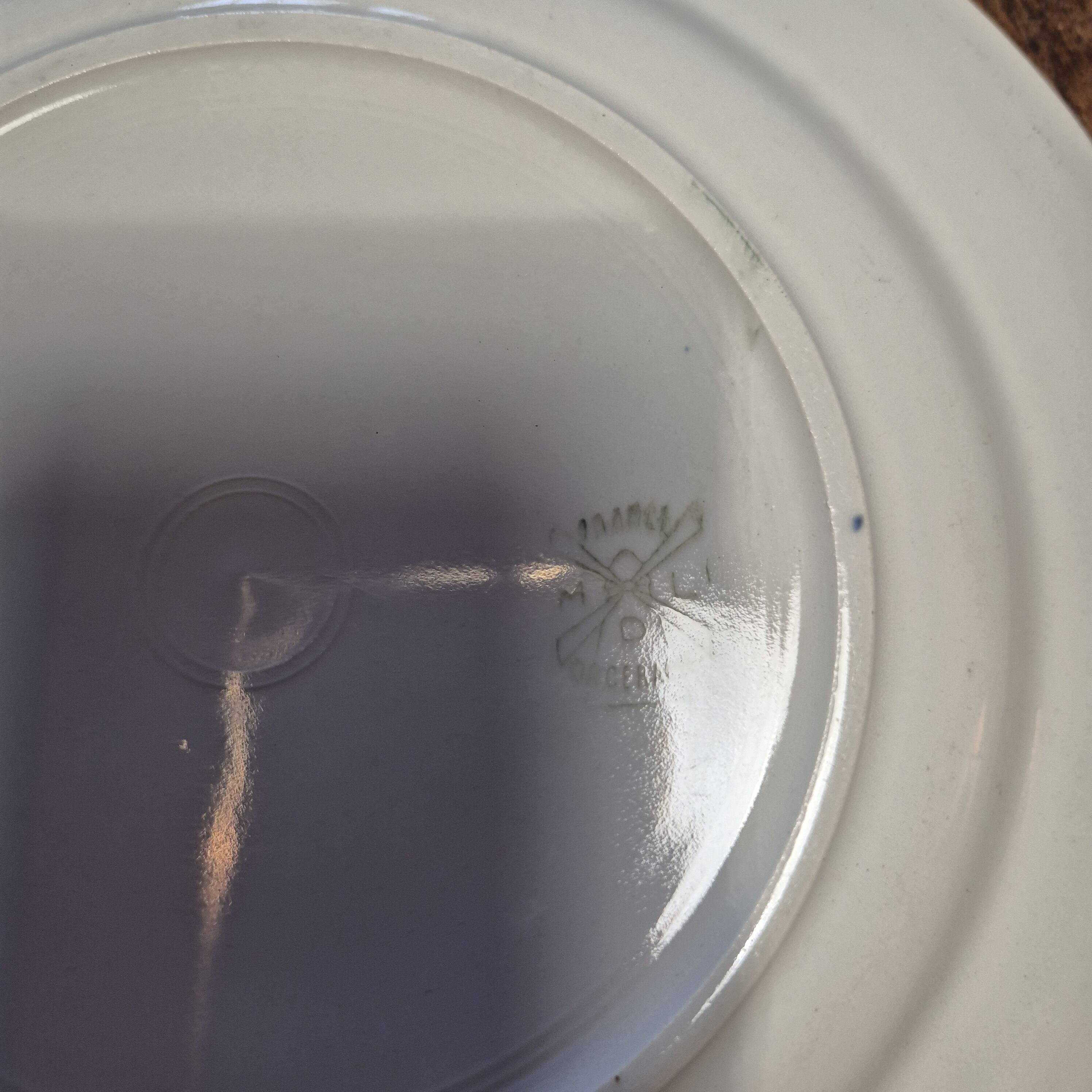 flat plates Moulin des Loups Orcerame blue flowers