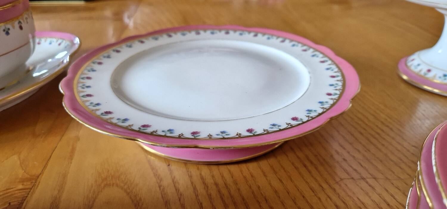 25-piece porcelain dinner service