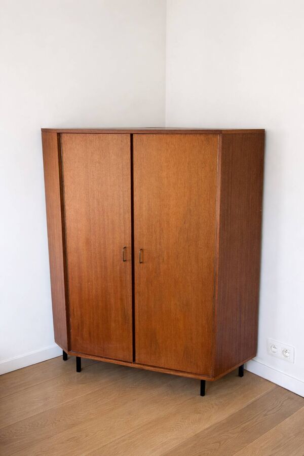 Meuble de coin / Corner cabinet