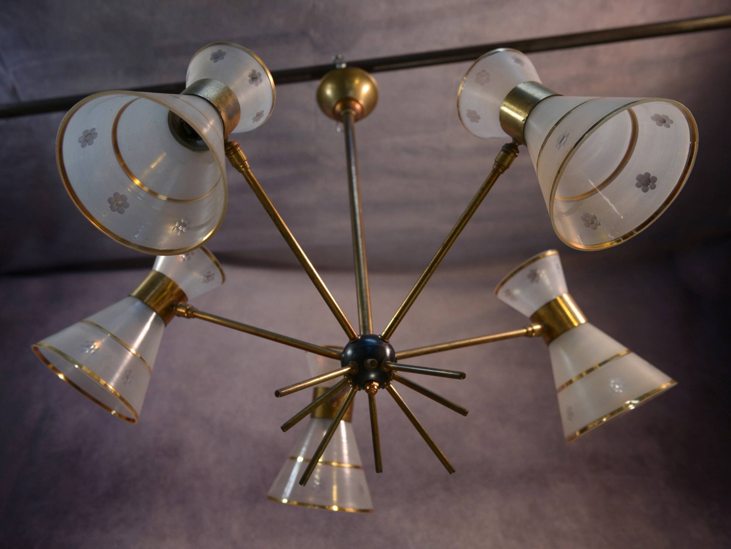 Diabolo design chandelier in frosted and chiseled glass with floral decoration, 1950s