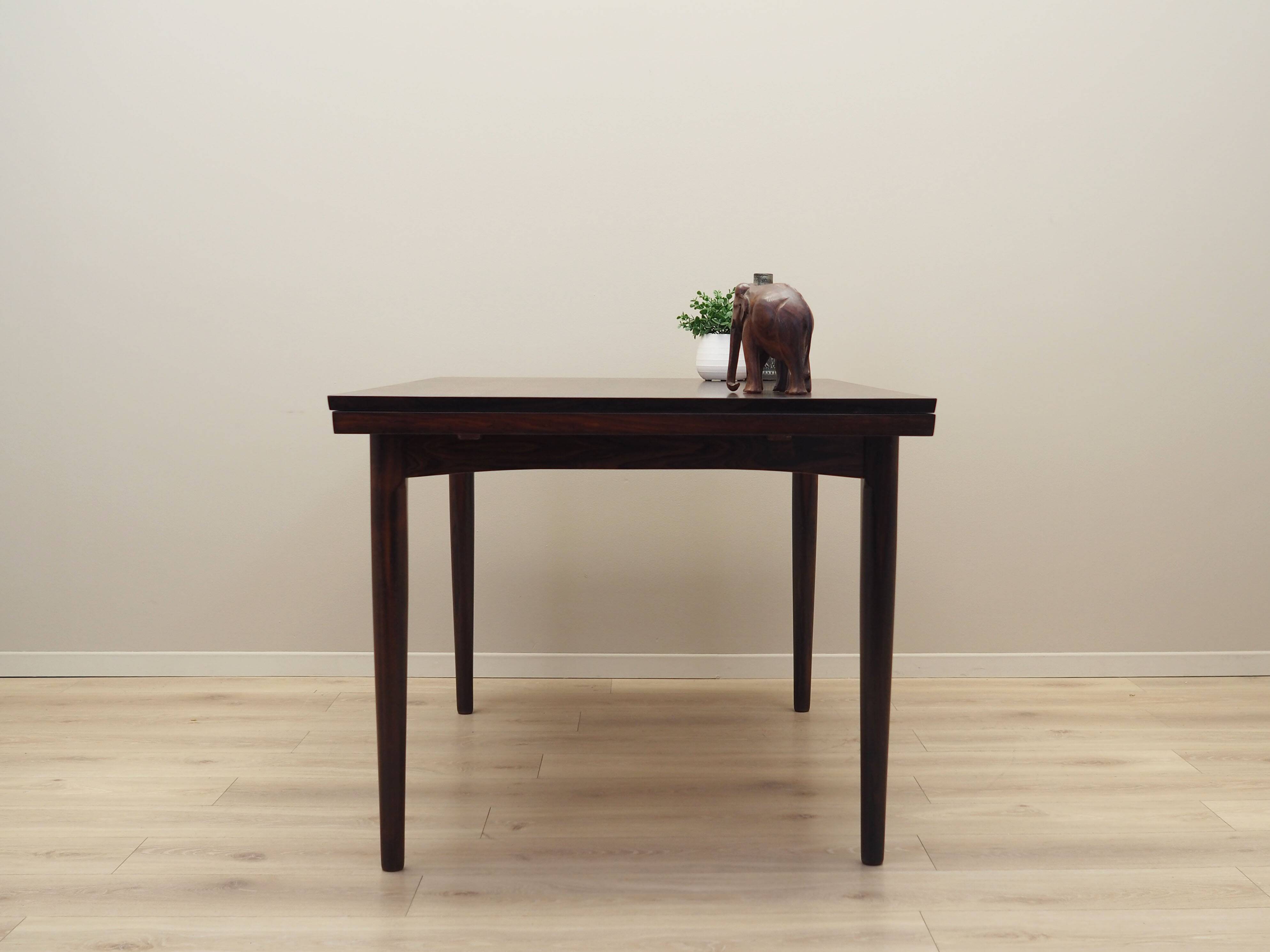 Table en palissandre, design danois, années 1970, production : Danemark