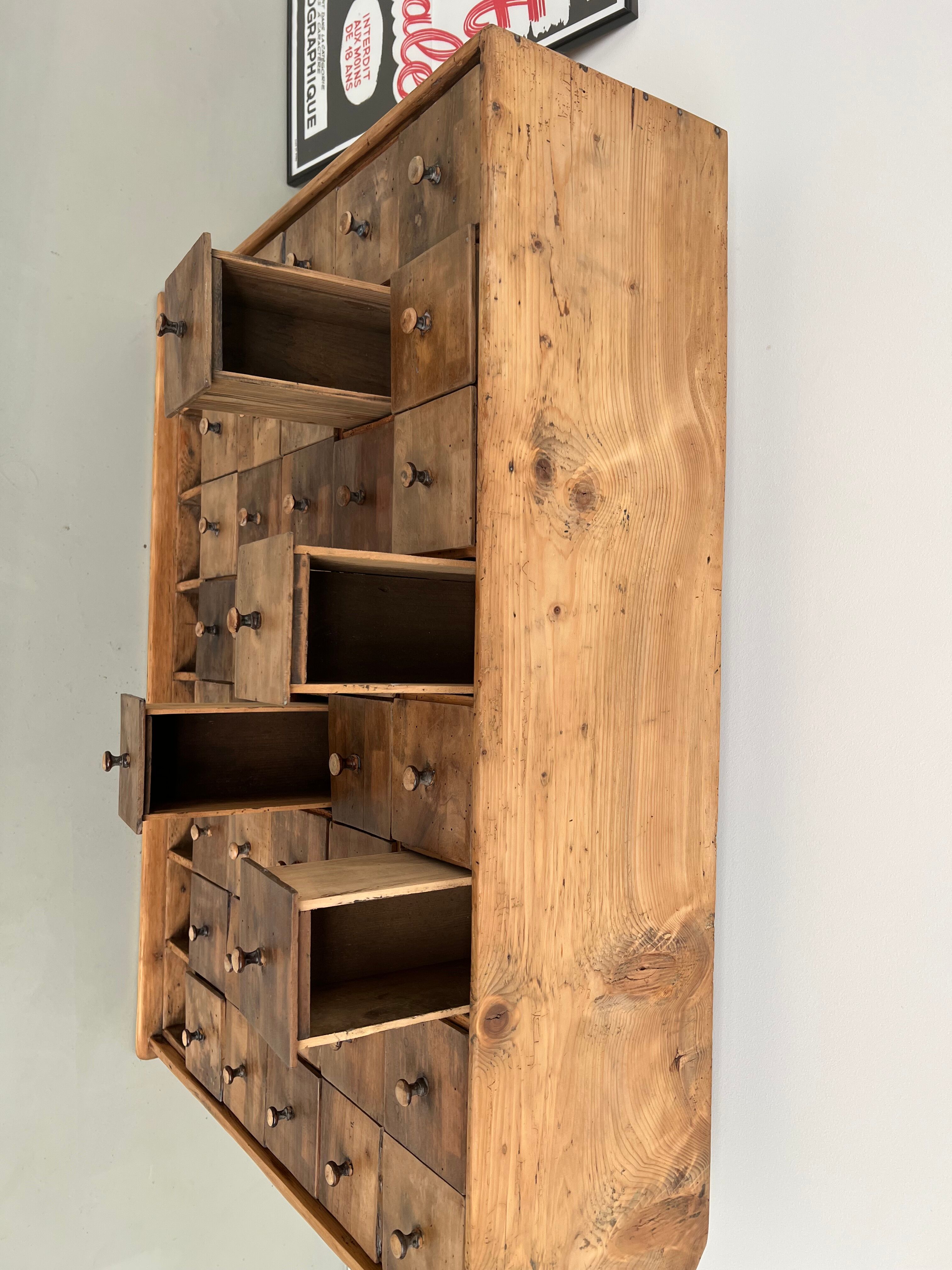 Meuble de rangement à tiroirs