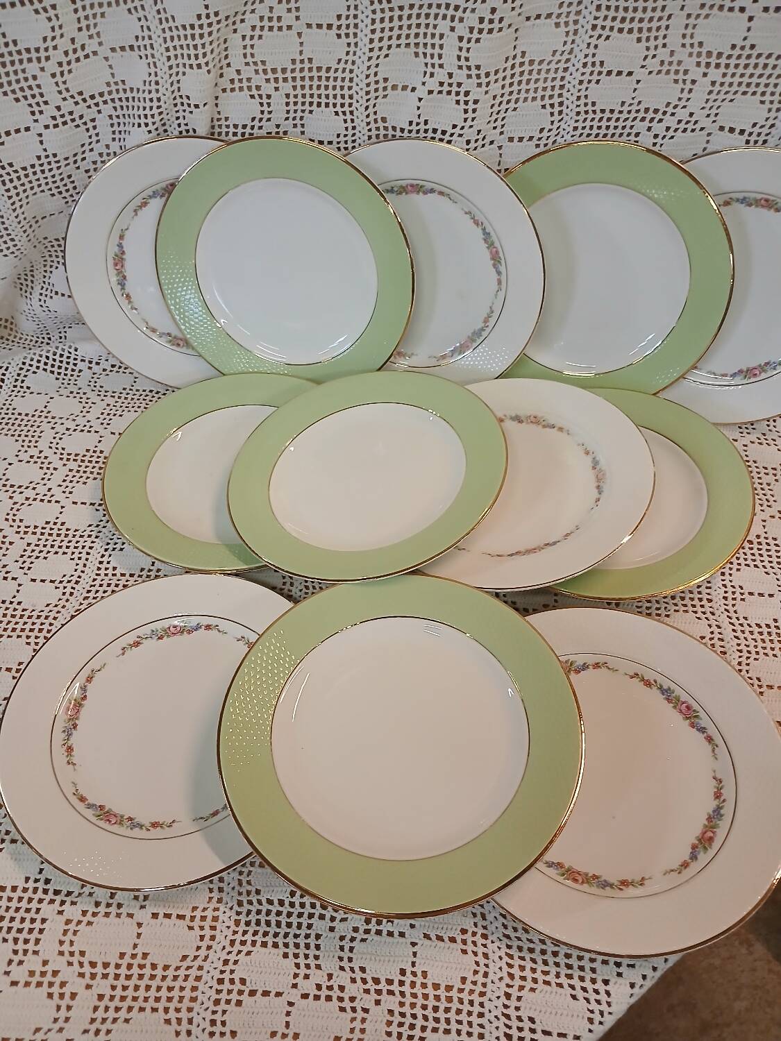 12 antique flat plates L'Amandinoise