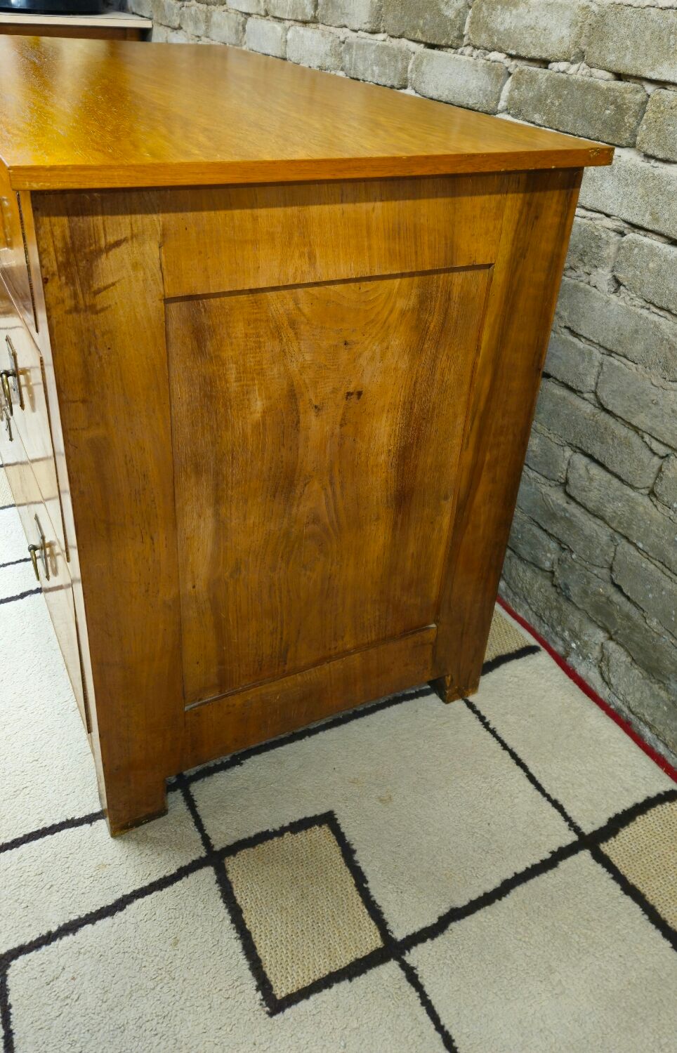 Solid walnut chest of drawers from the 1960s.