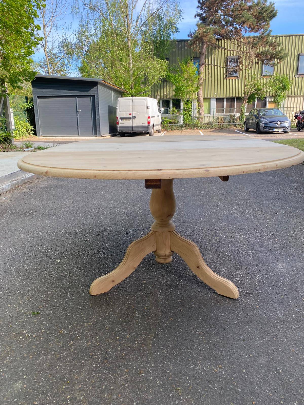 Interior's extendable solid wood round table tripod 160cm