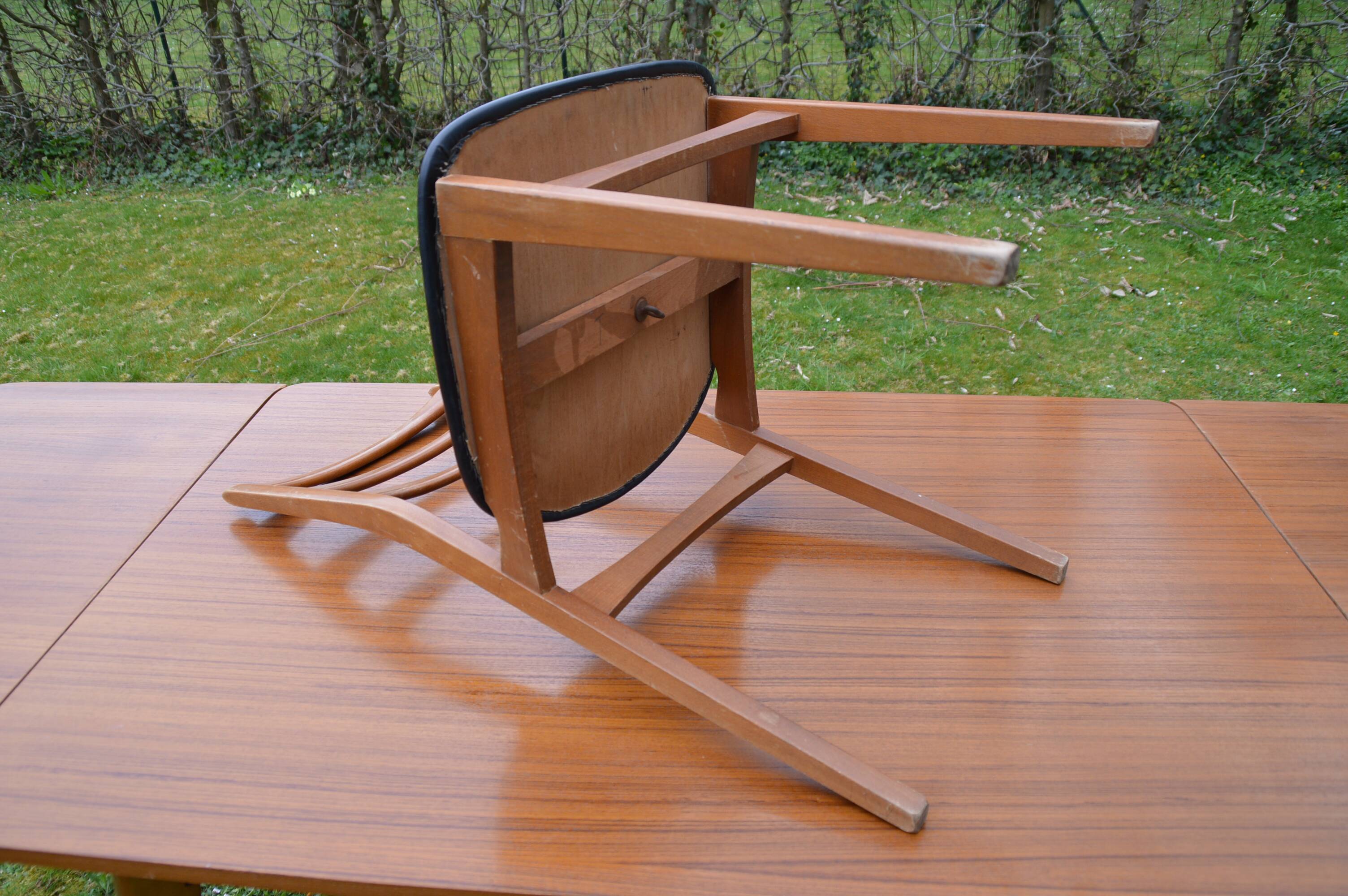 vintage dining table - 4 chairs