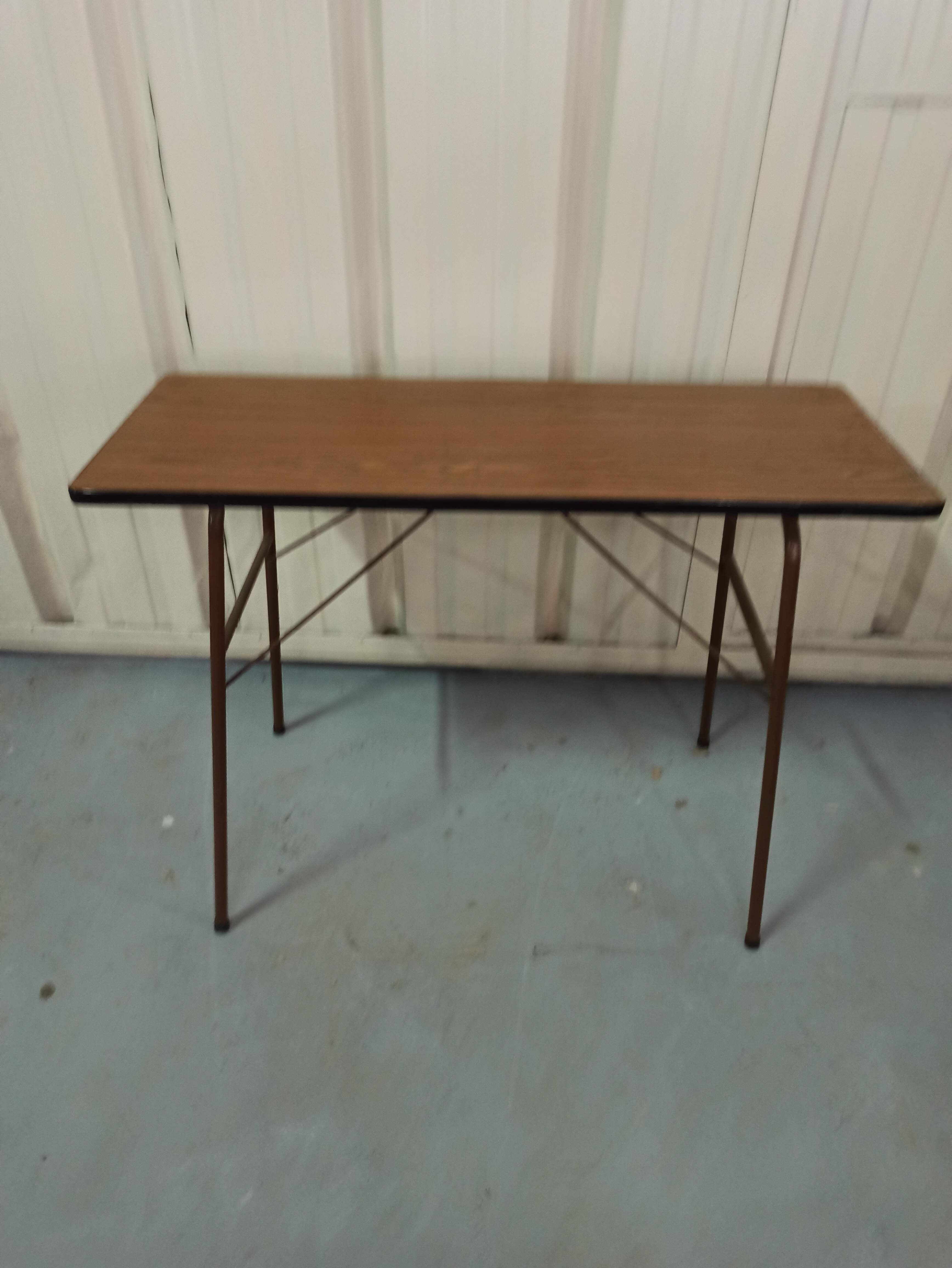 Folding table in formica brown console