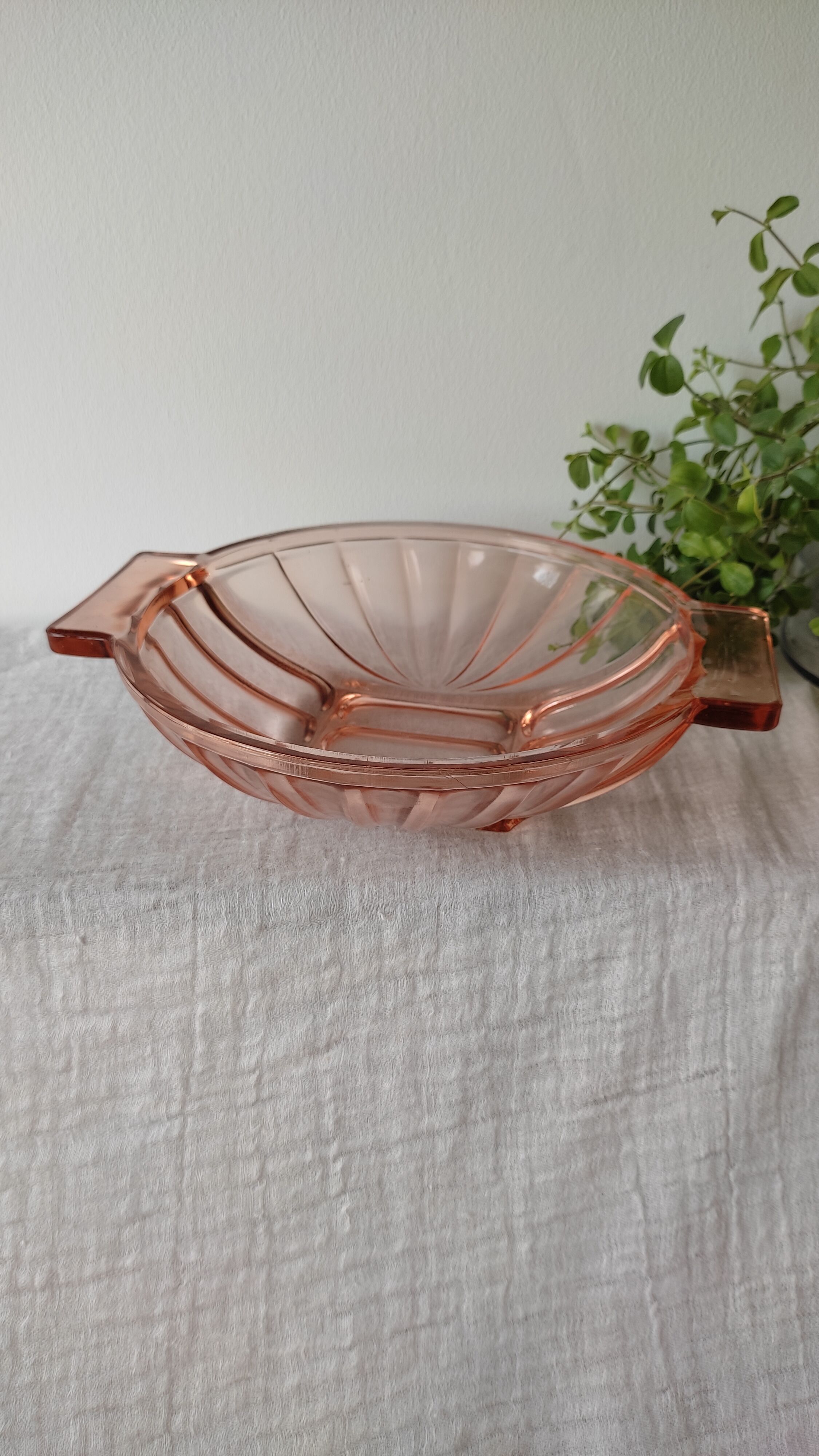 Vintage pink glass fruit cup year 40-50