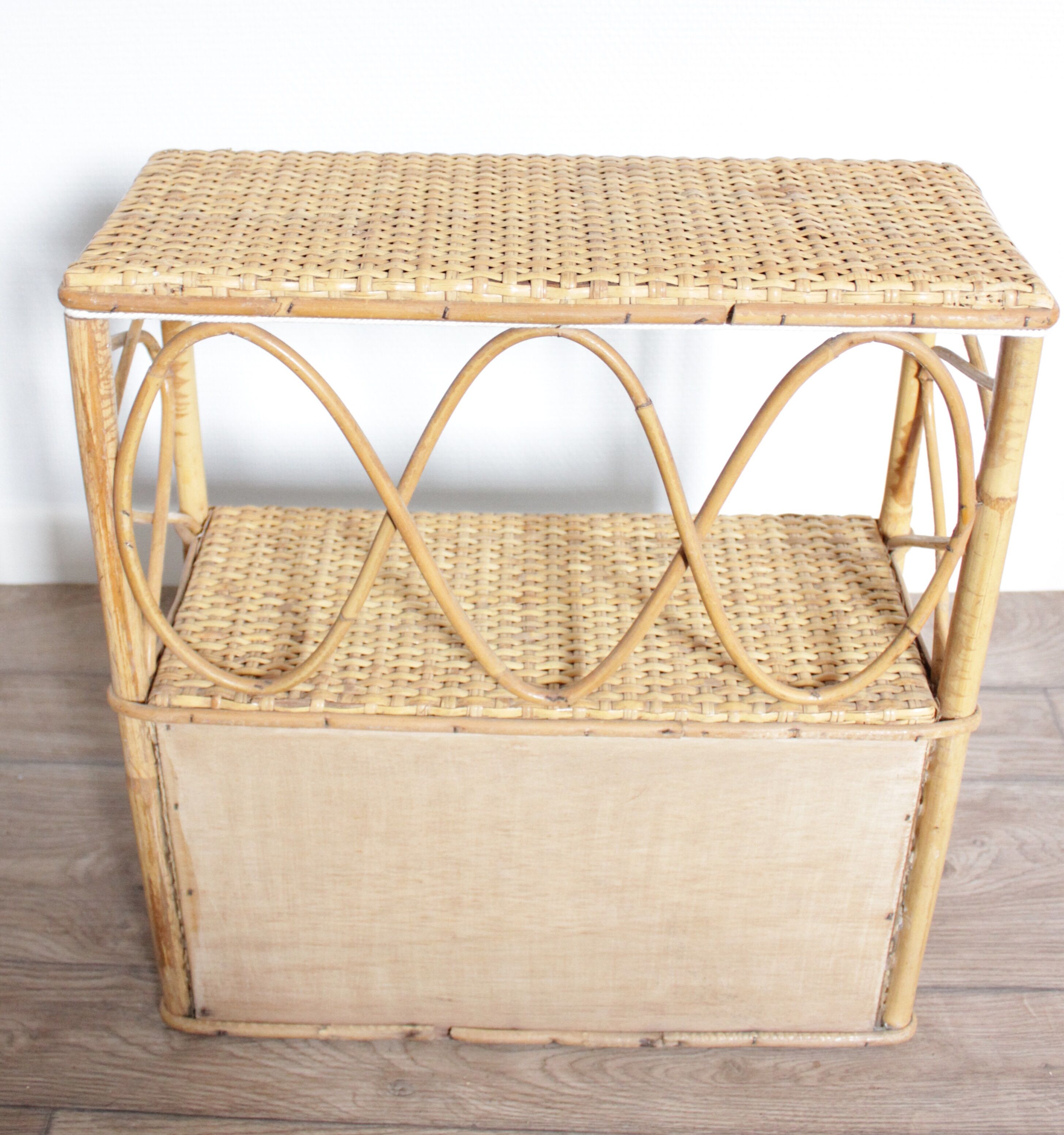 Rattan and bamboo shelf Years 60-70 revamped