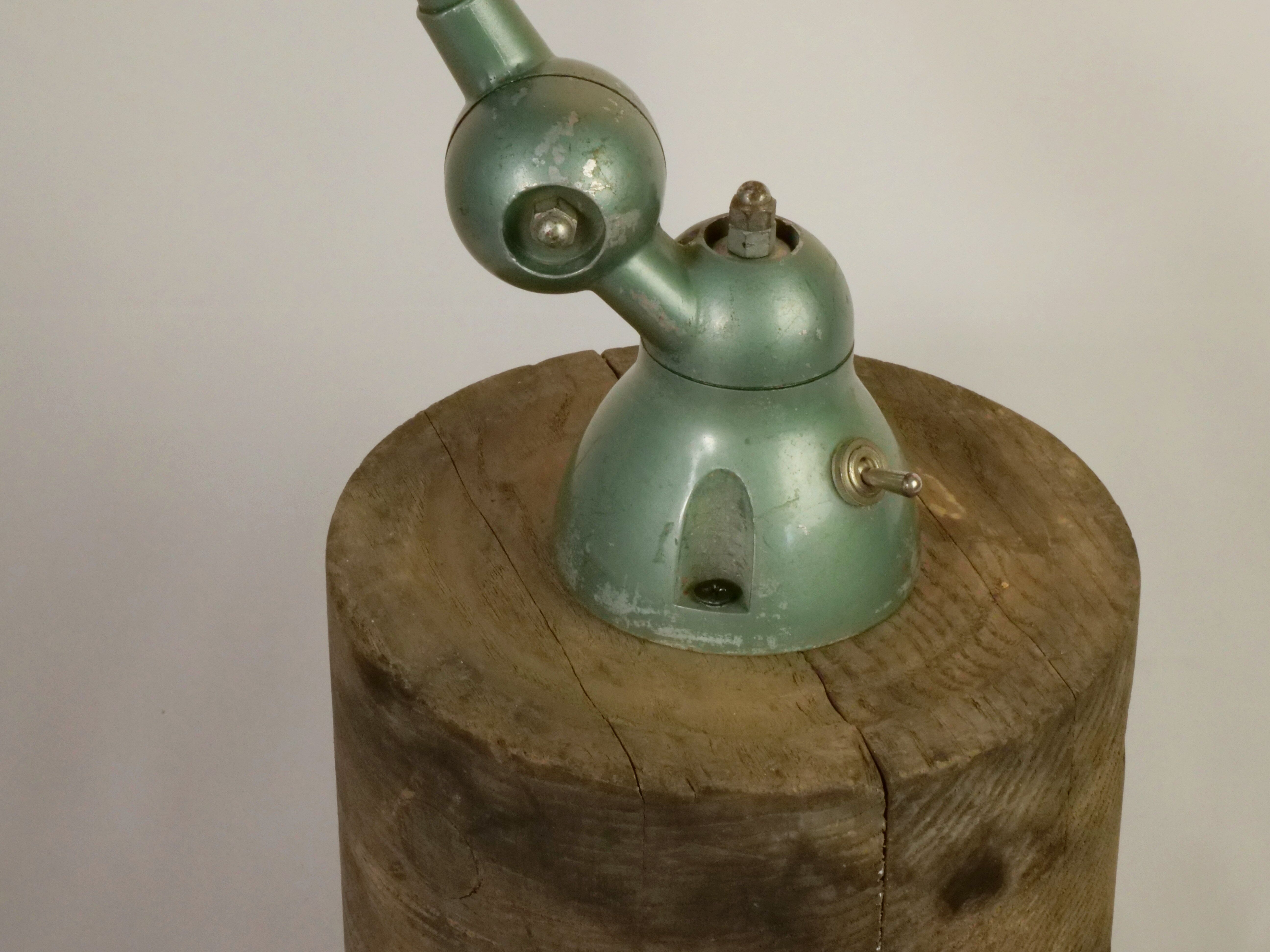 Jielde table lamp with 2 arms on a wooden base.