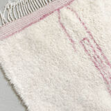 Moroccan Berber carpet beni ouarain ecru with pink pattern 166x102cm