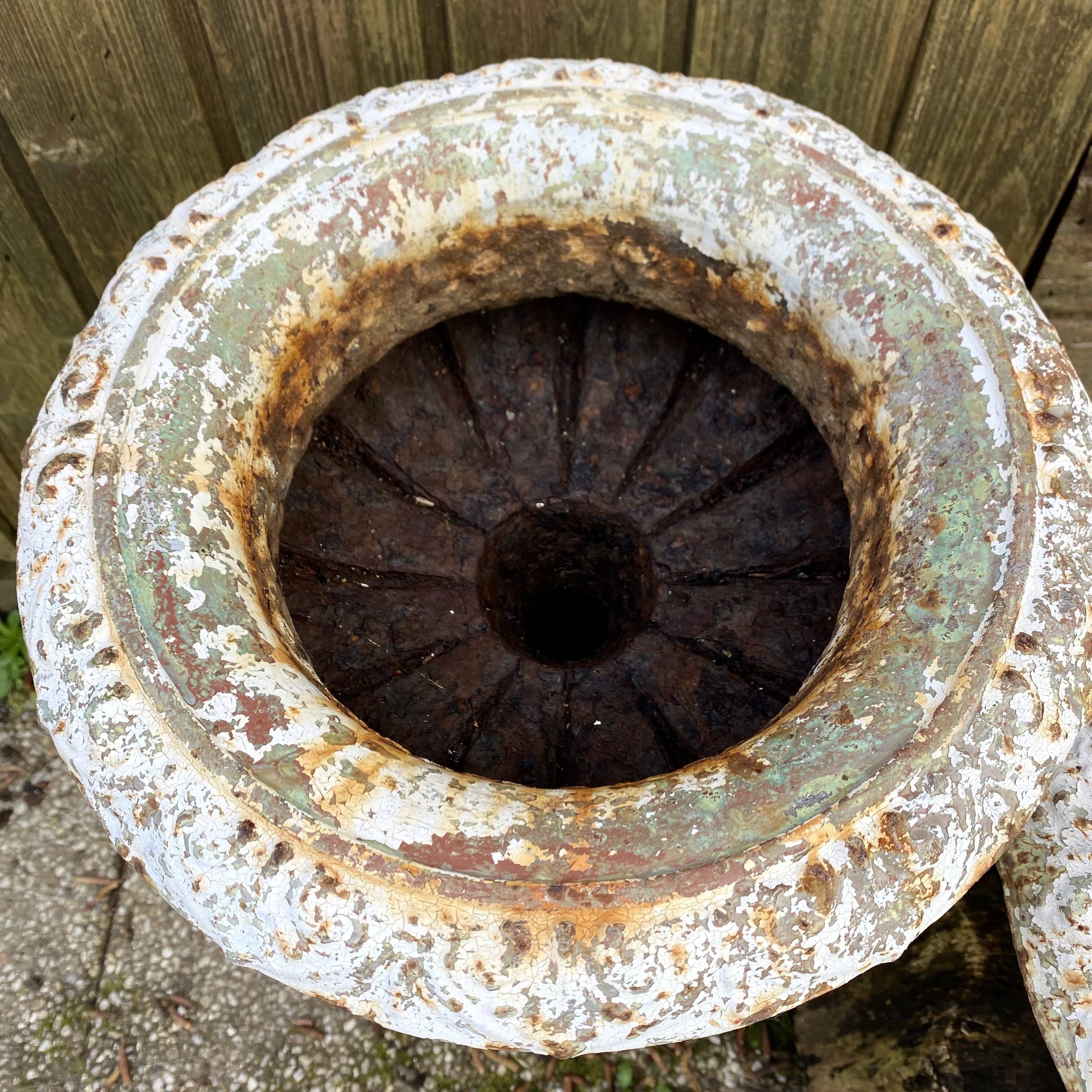 Pair of Médicis planters in cast iron