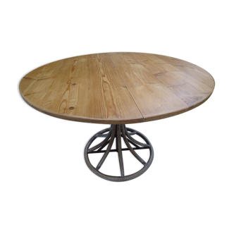 Tulip footing round table