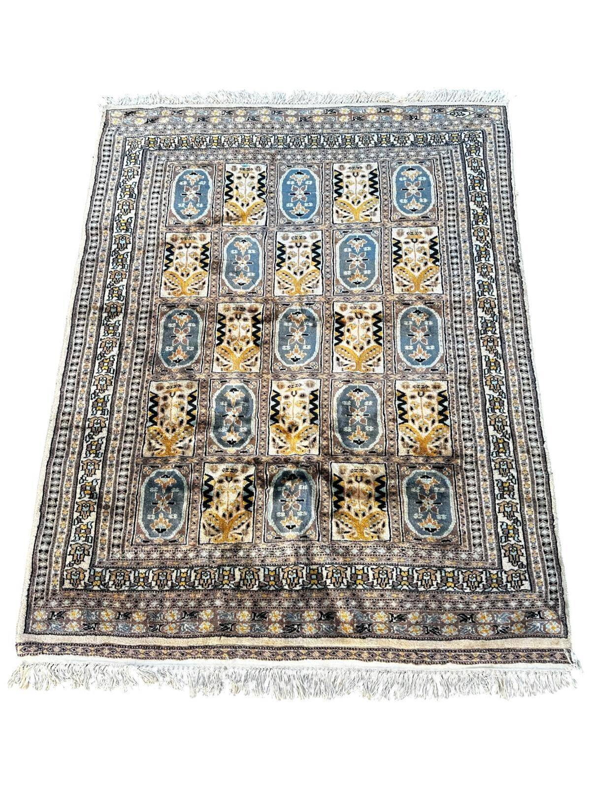 Hand-knotted Pakistani rug 170cm x 120cm