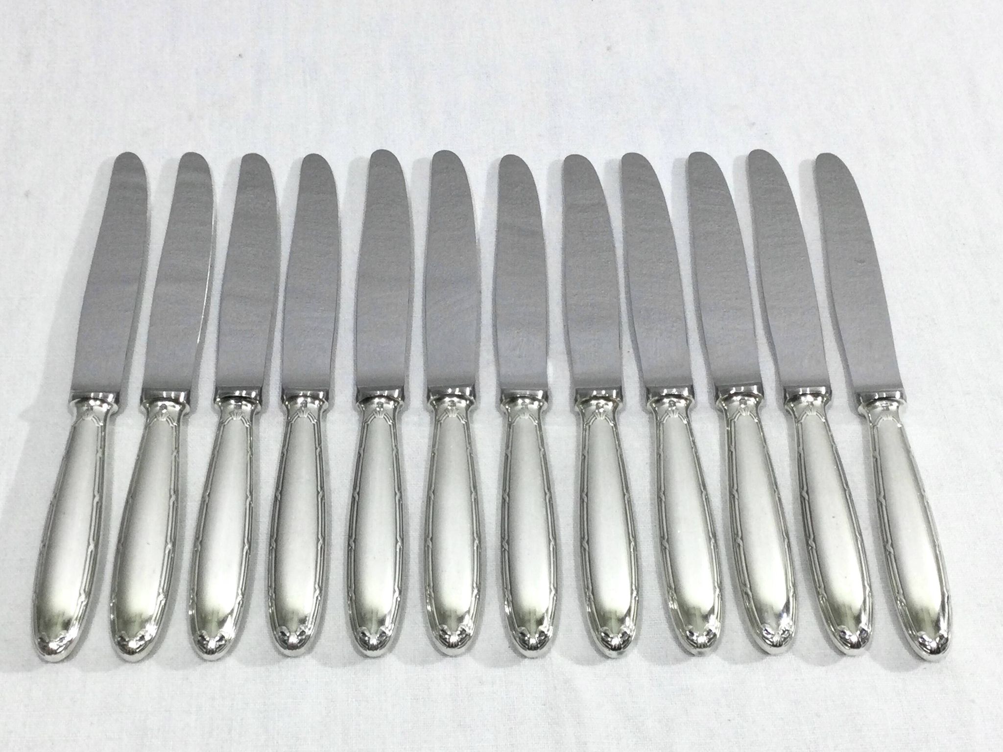Christofle - Ménagère 61 pièces Rubans Croisés Métal Argenté