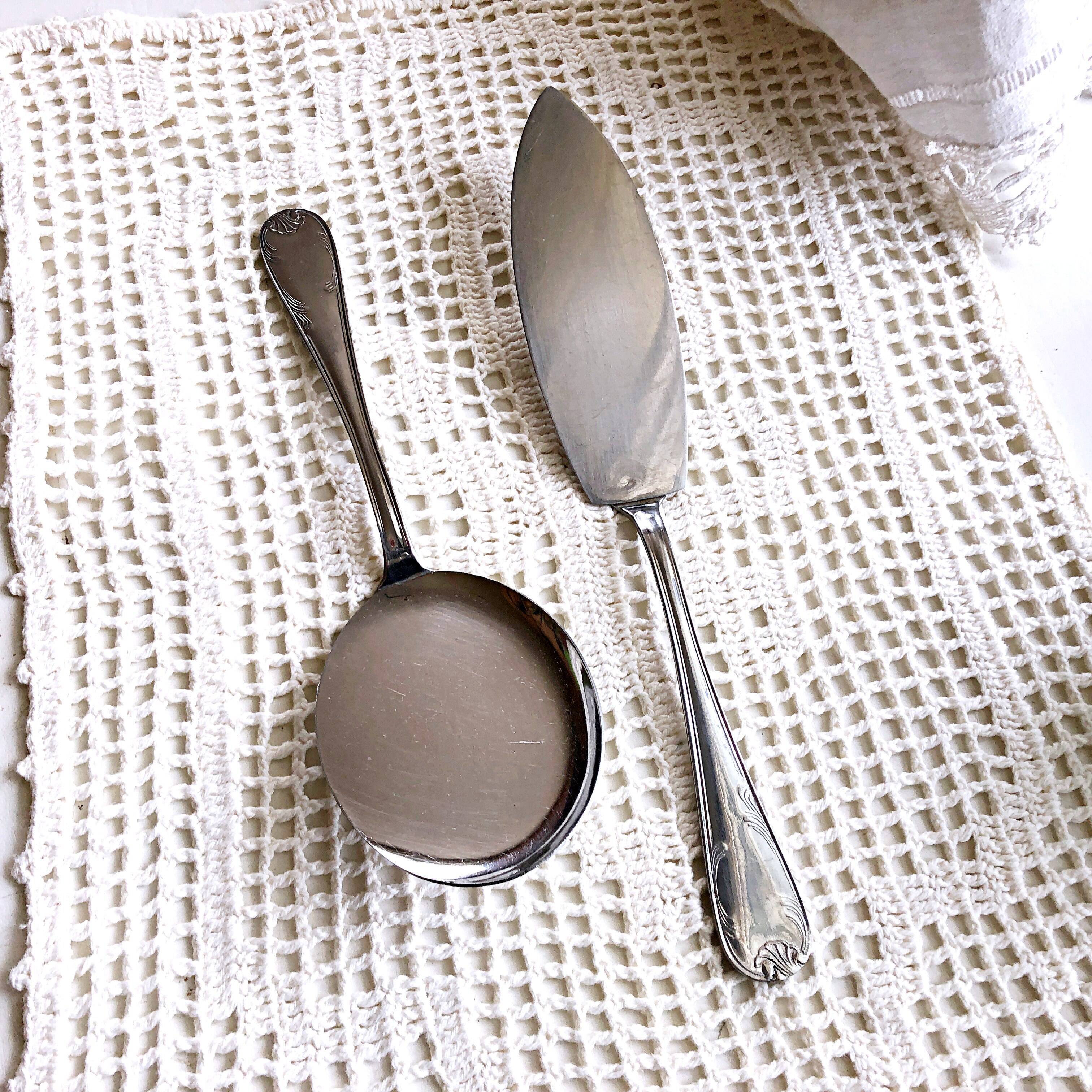 Set of two cutting shovels for cakes, tarts and sweets