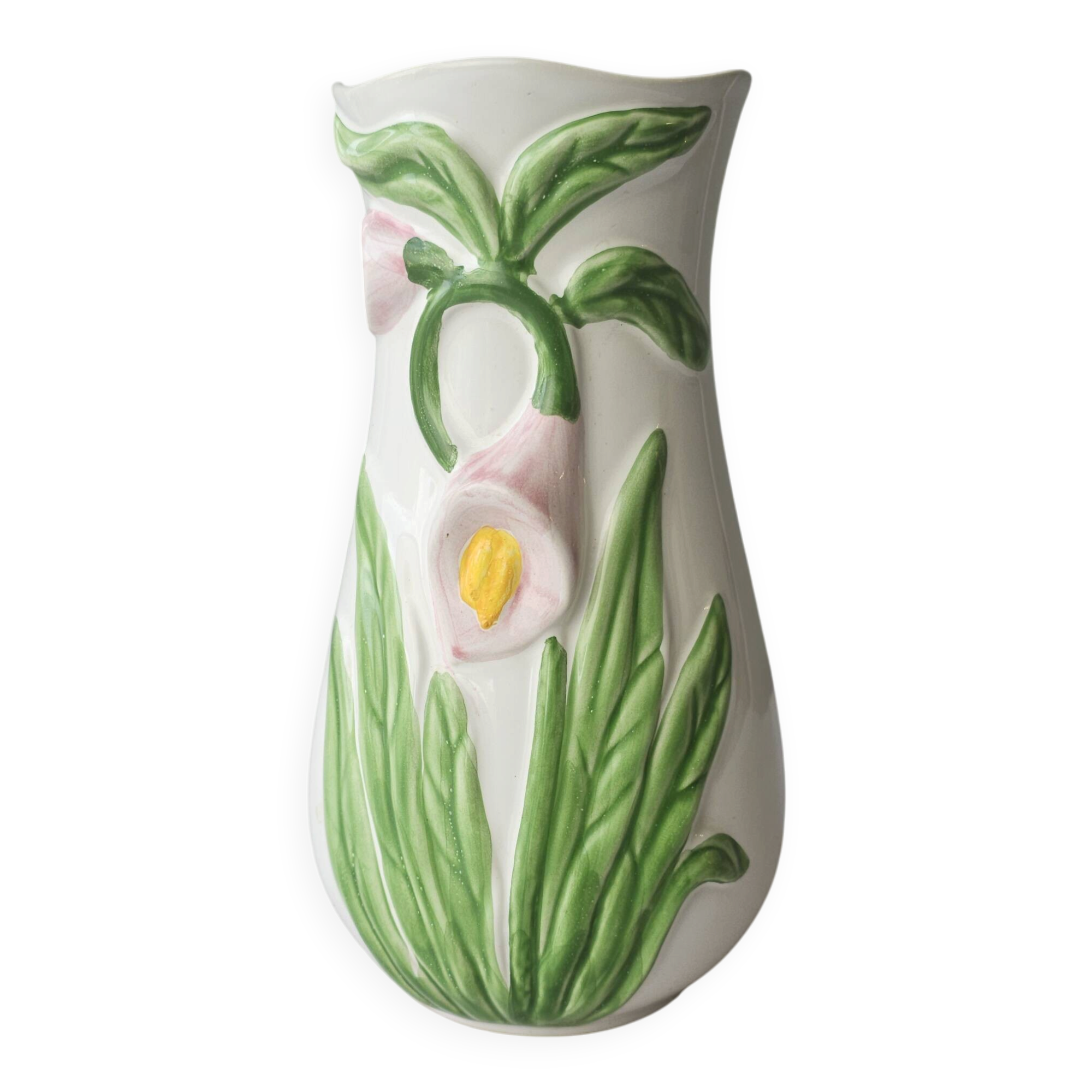 Vase in slipware with Arum flowers