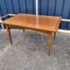Table scandinave