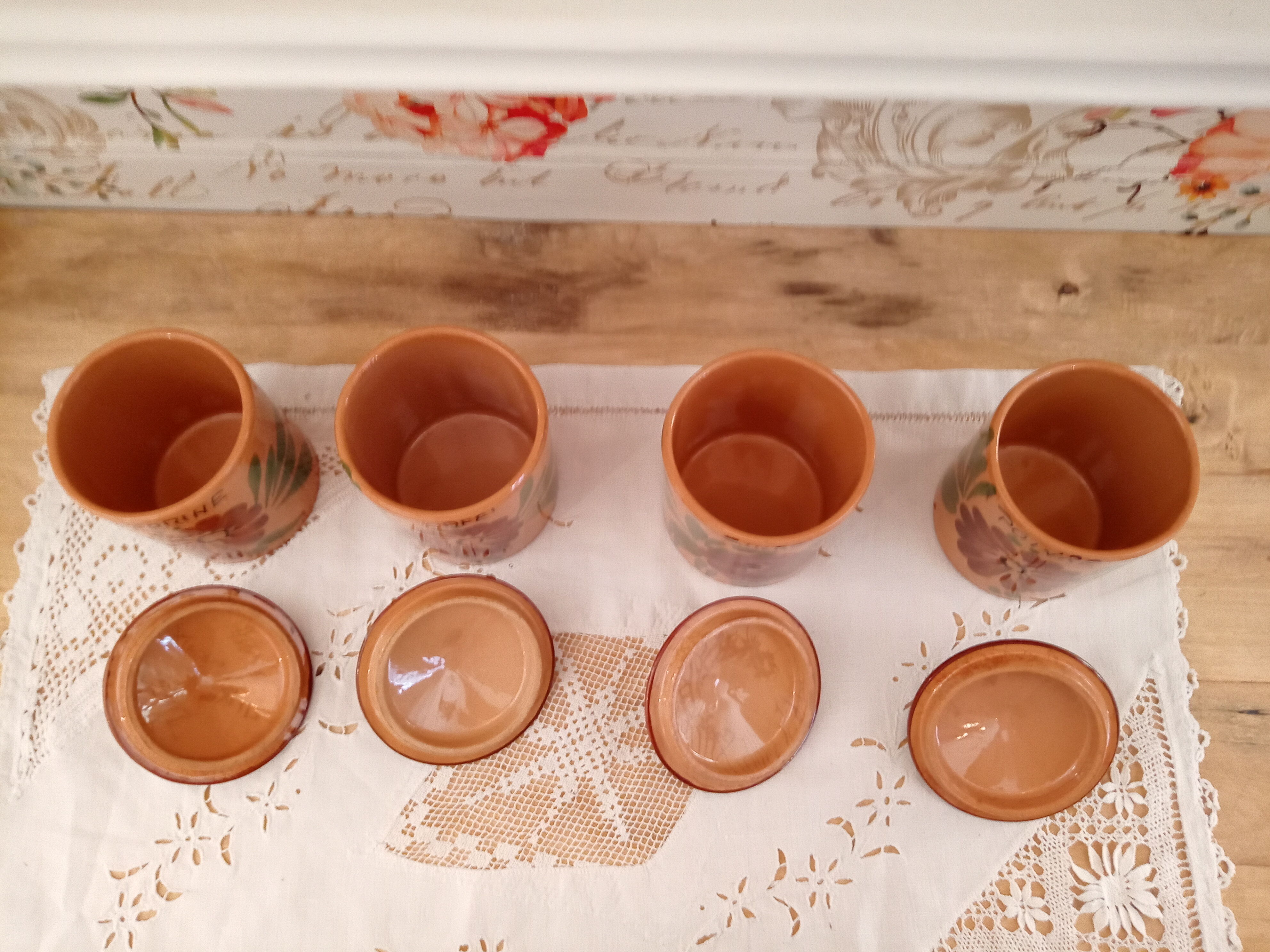 Set of 4 vintage kitchen pots in terracotta decoration daisy