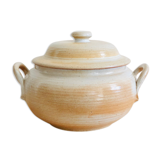 Vintage soup kitchen in Grès du Marais