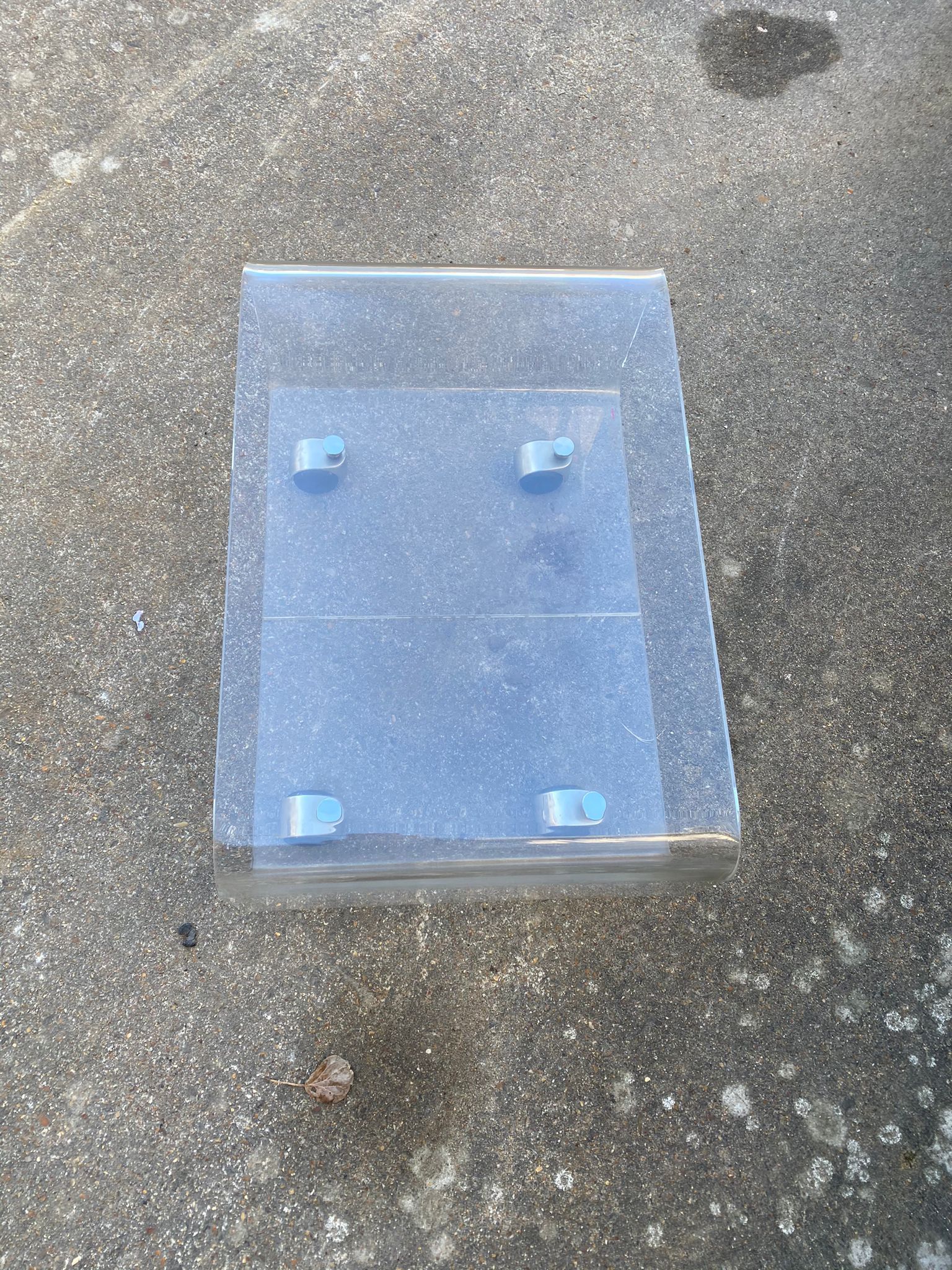 Table basse plexiglas les invisibles du marais