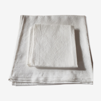 Tablecloth and damask towels