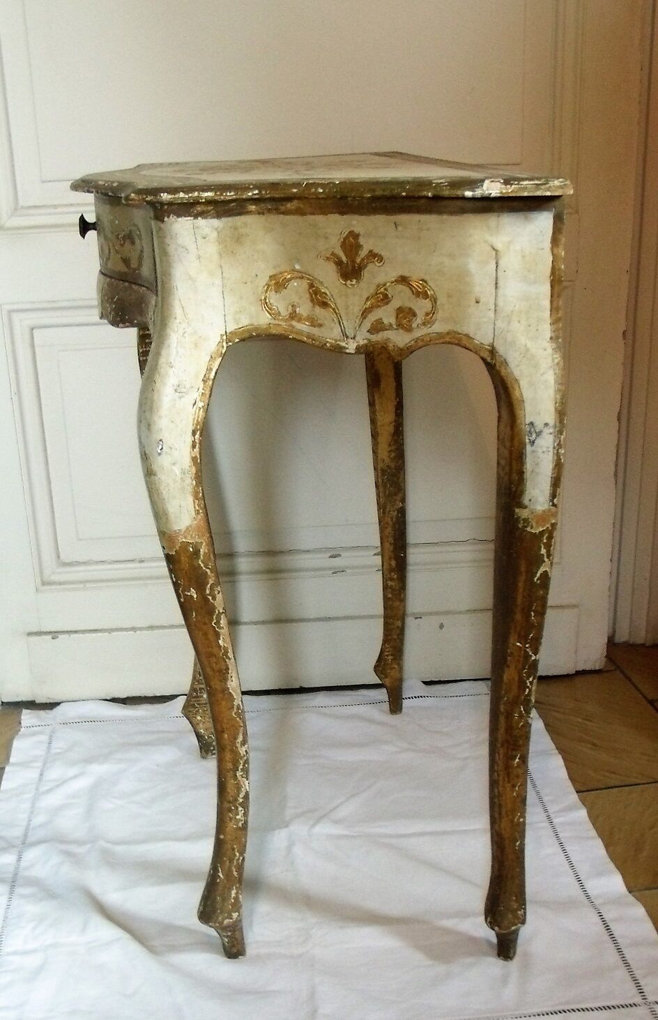 Venetian console