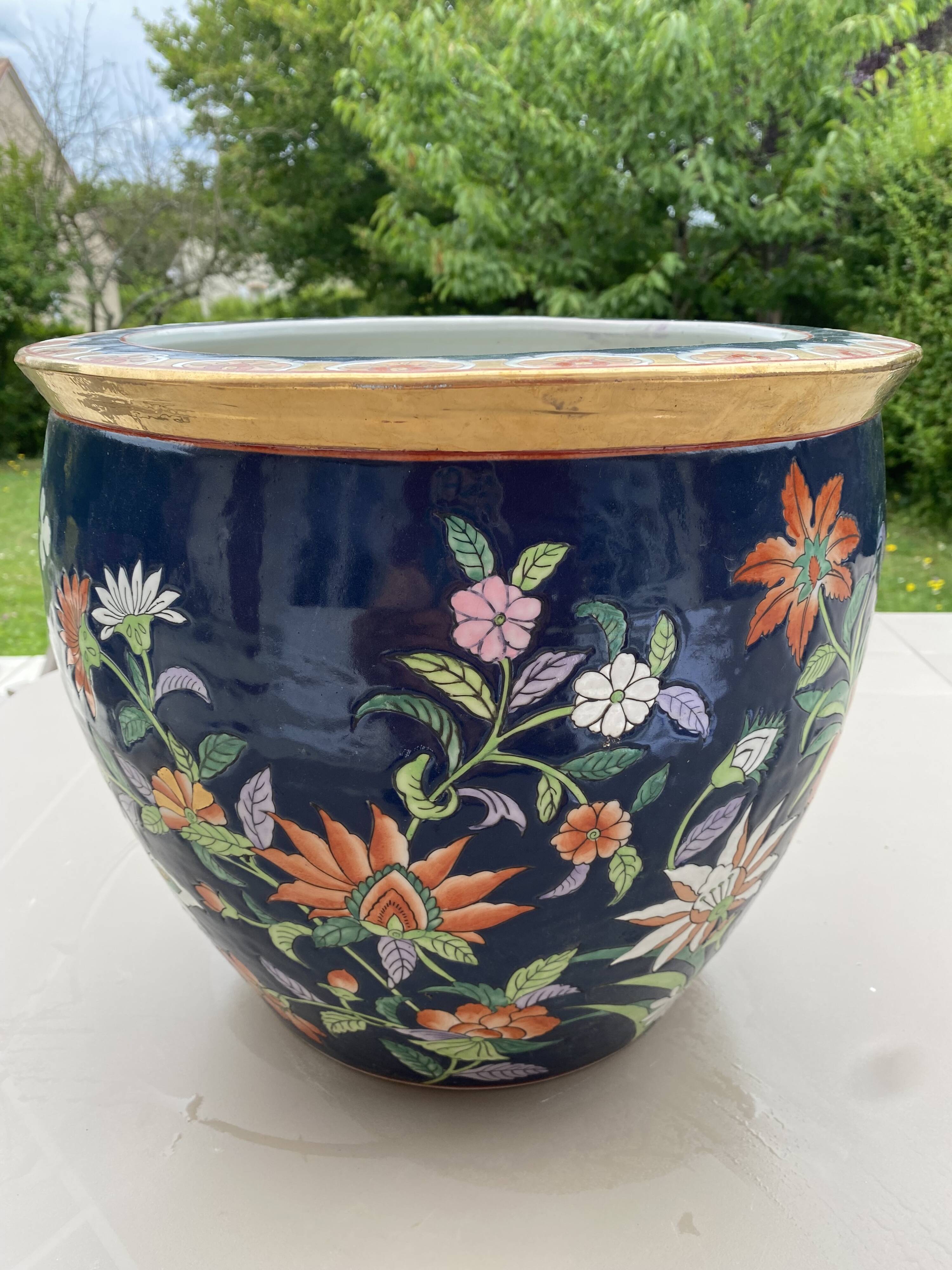 Plant pot / fish pot