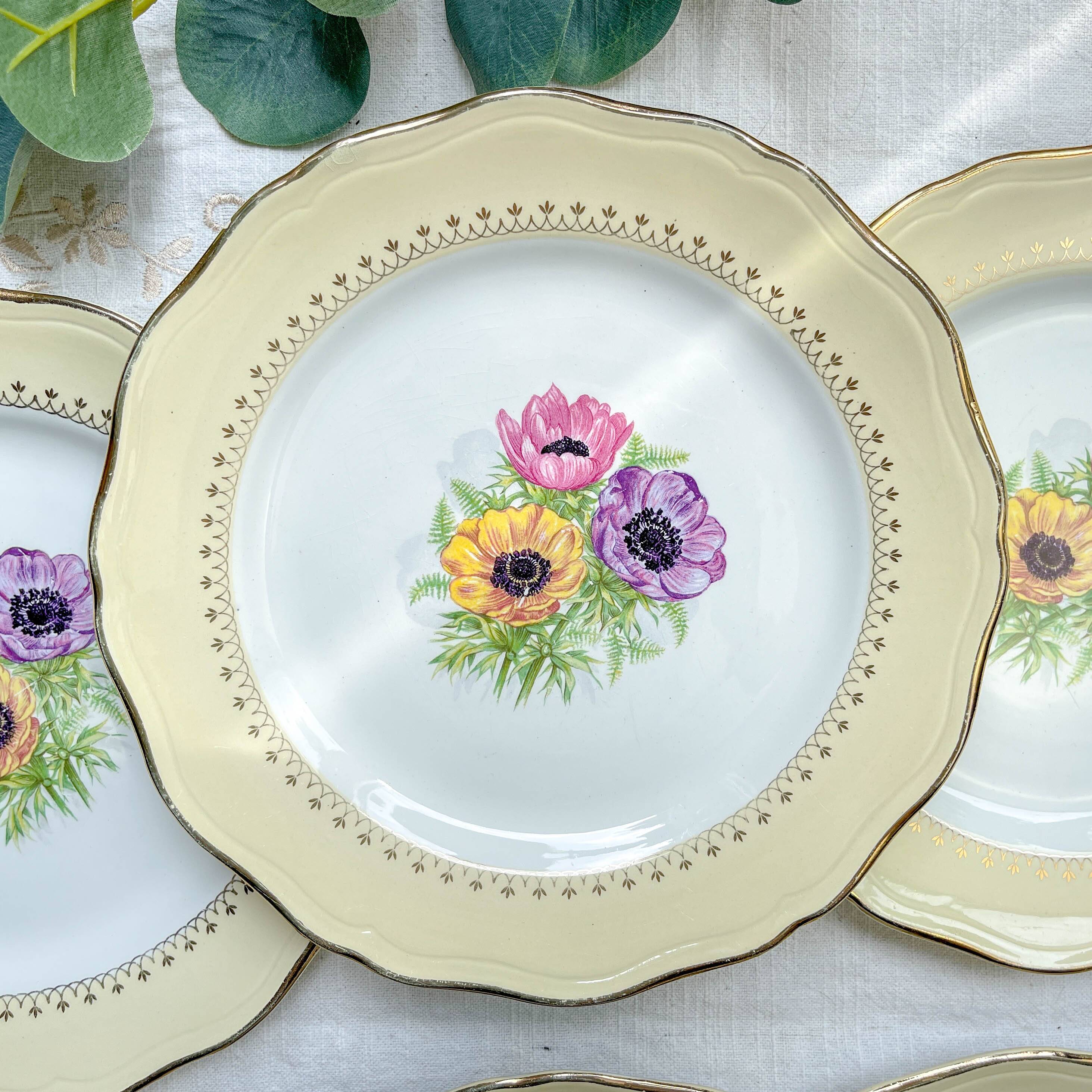 6 vintage porcelain dinner plates with white and golden yellow floral pattern L'Amandinoise "Coopélia" - Vintage floral tableware