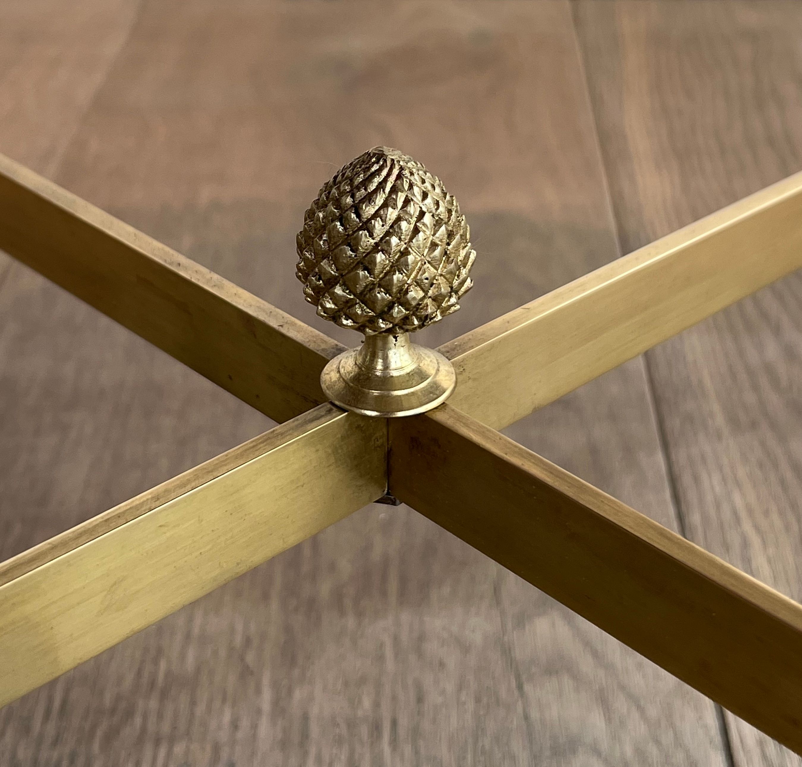 Neoclassical style round coffee table in brass with a white Carrara marble top from Jansen