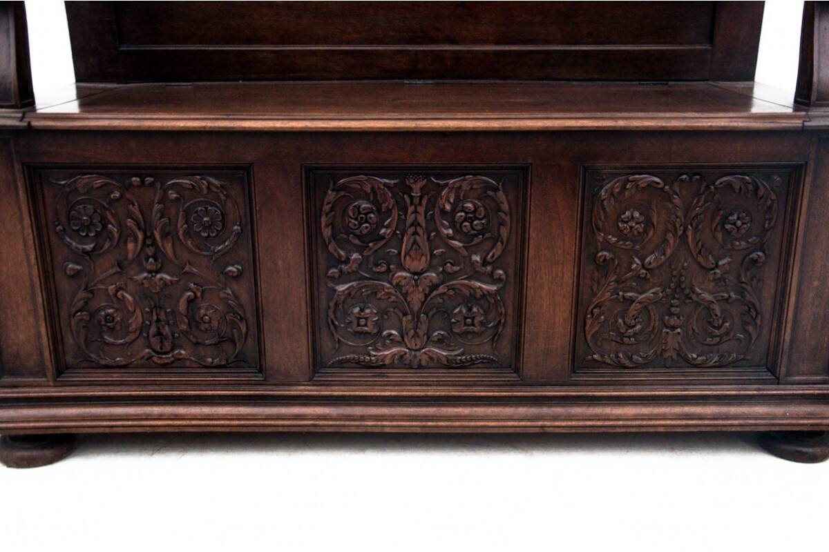 Box bench, France, around 1880.