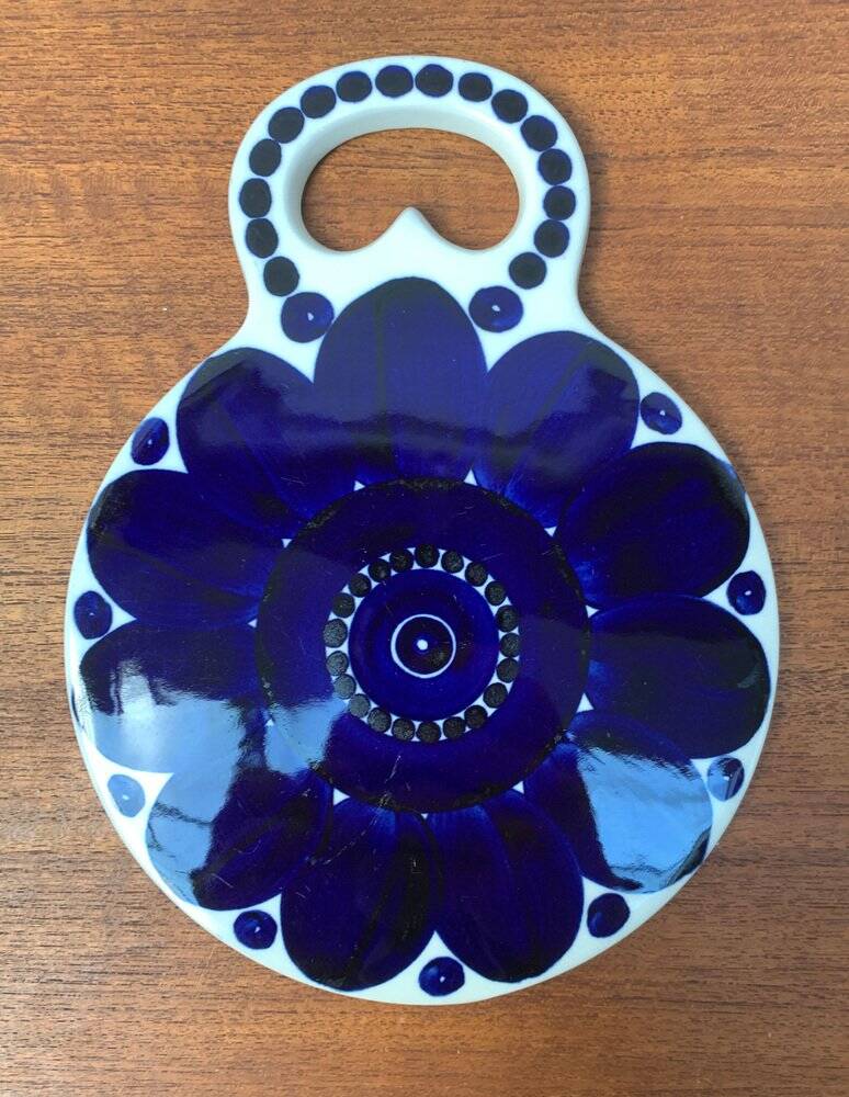 Vintage Valencia wall plate design by Ulla Procope for Arabia, Finland.