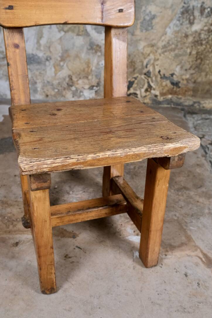 Set of 4 brutalist pine chairs, Italy, 1960s