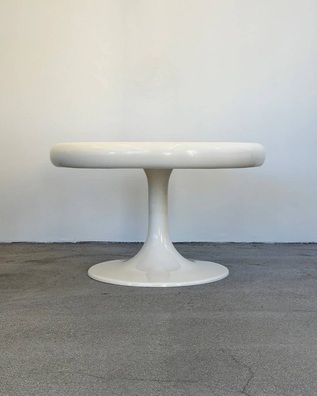 Table basse blanche Eero Aarnio Kanttarelli pour Asko