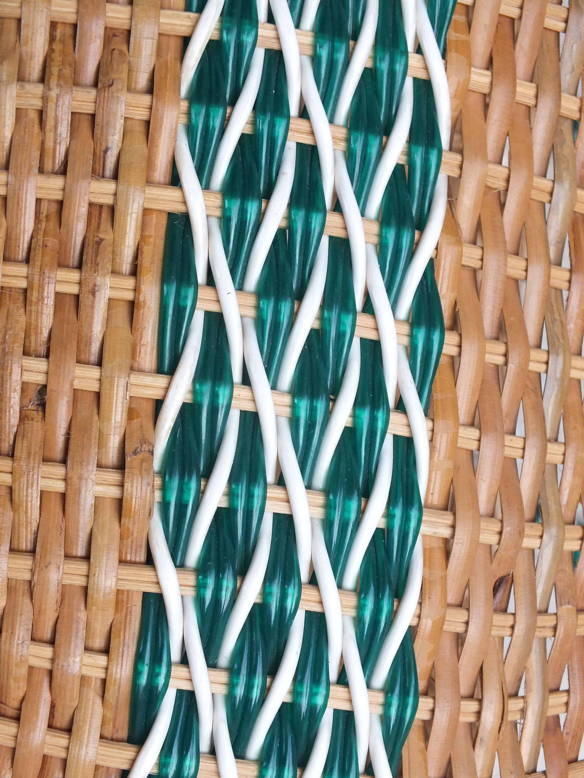 Woven wicker basket and scoubidou from the 50s