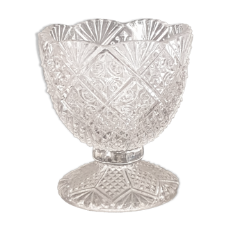 Coquetier ancien en verre moulé portieux