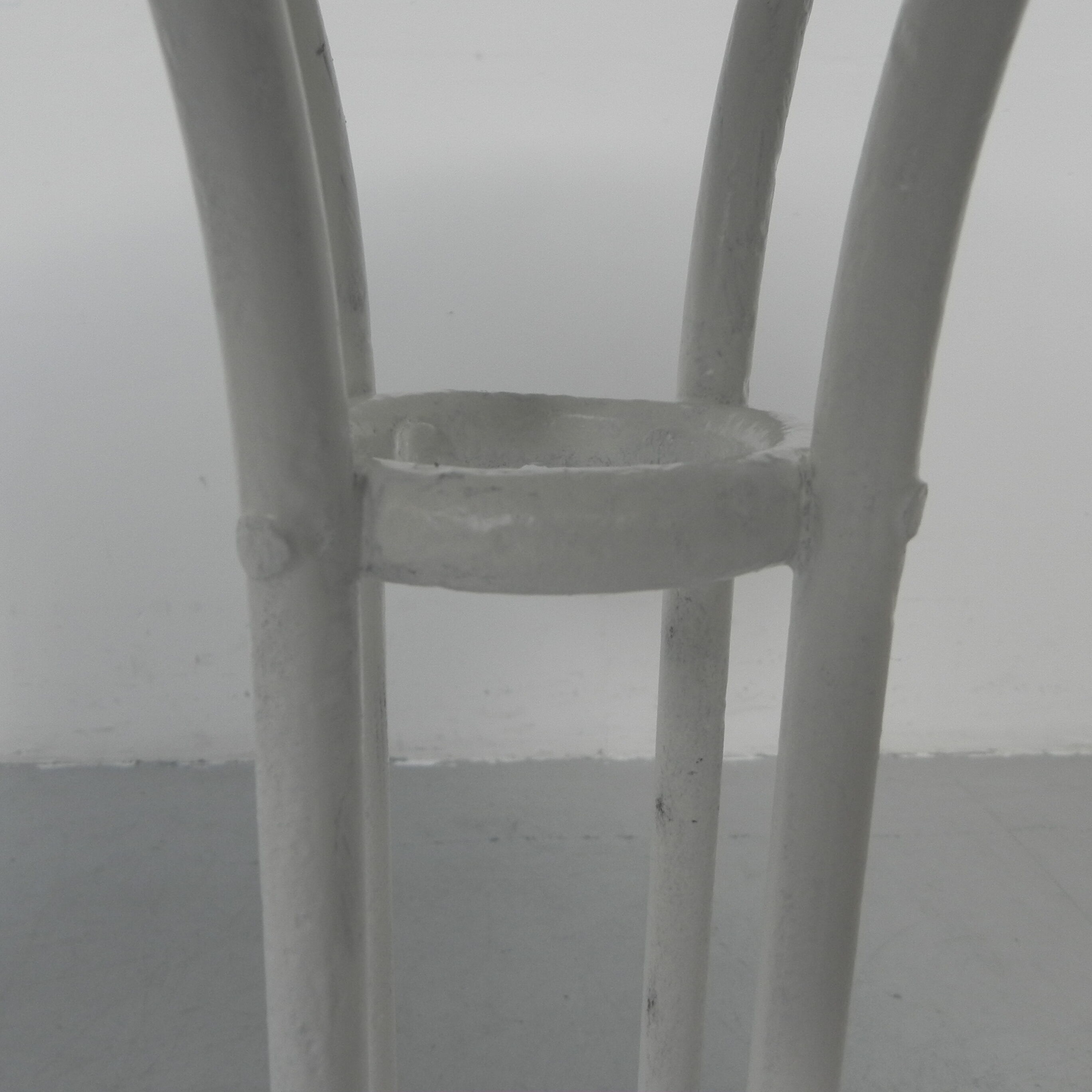 Table de jardin en acier avec base en fonte
