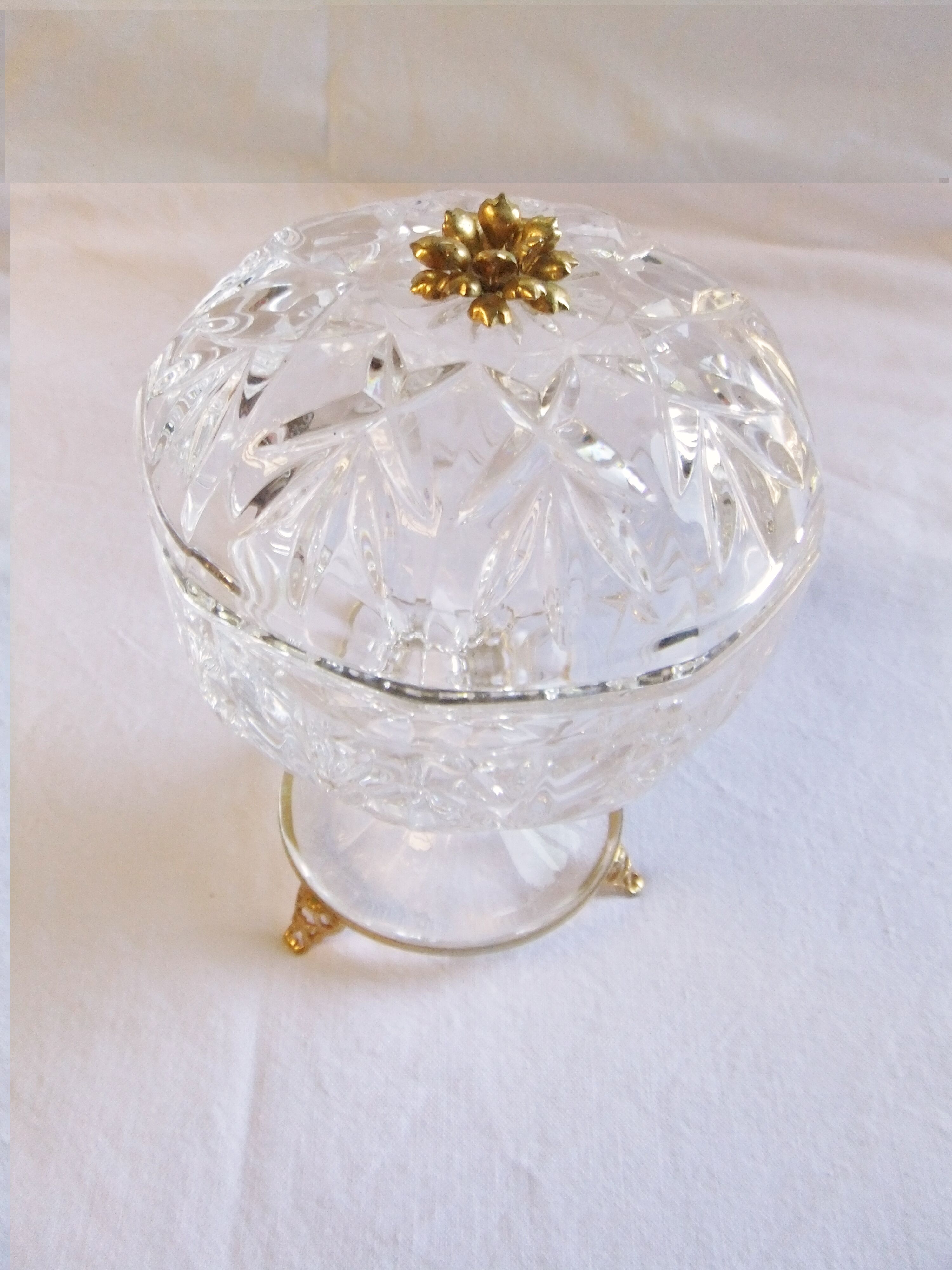 Bonbonnière in crystal cut