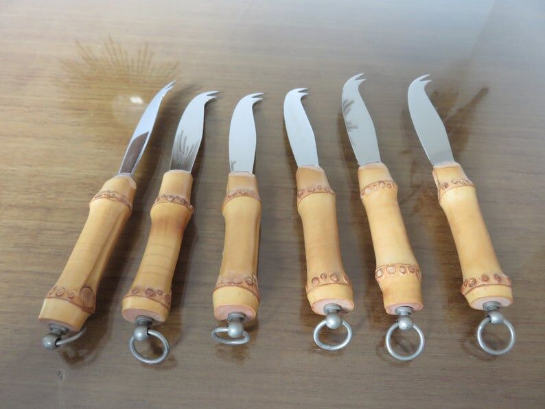 Set of 6 cheese knives, bamboo handle 60s