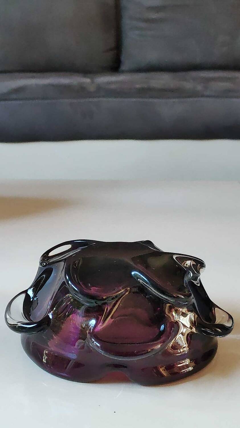 Murano pocket emptier. Organic/Corolla floral design. In purple blown glass. Diam 15 cm