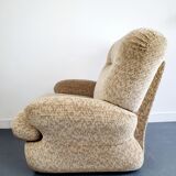 Vintage velvet armchair armrests fins