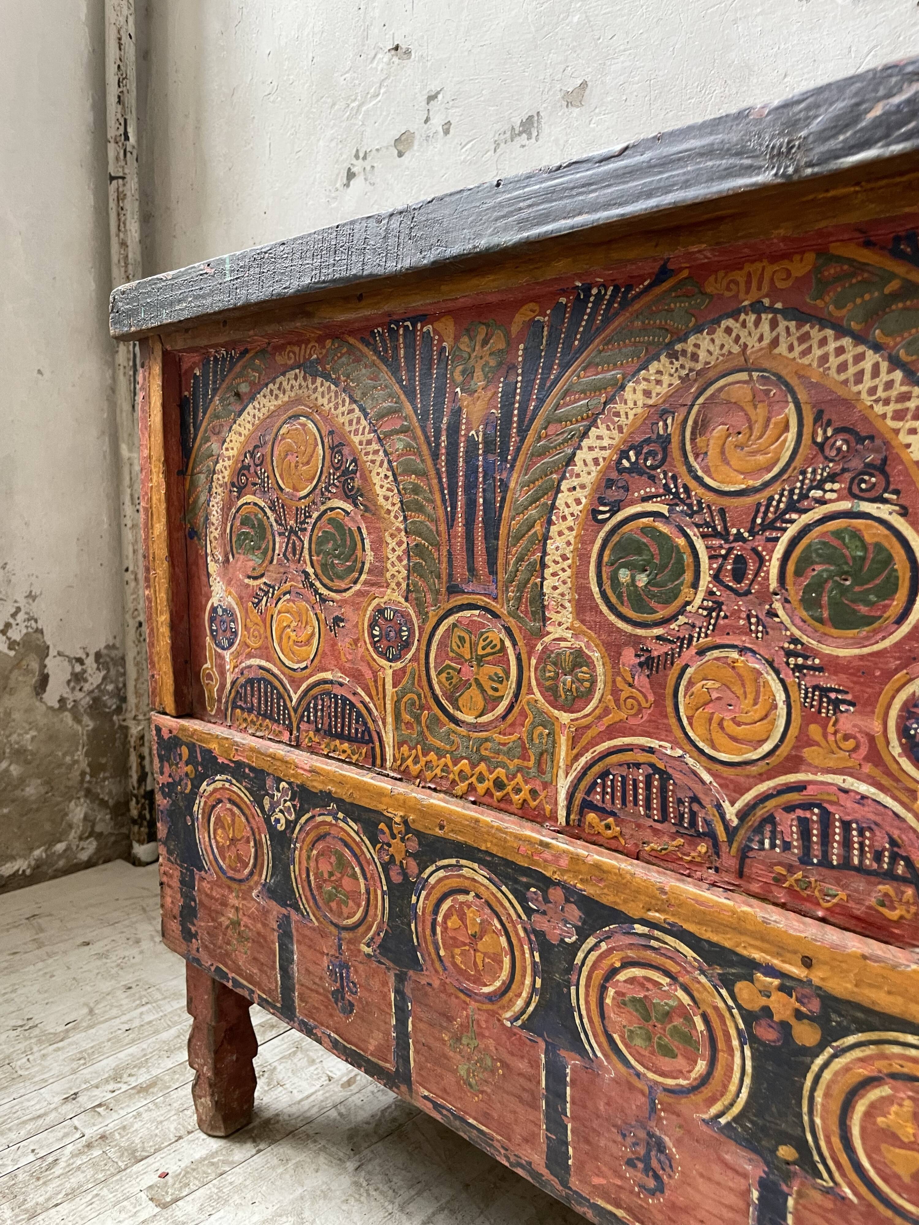 Coffre de mariage marocain polychrome années 50
