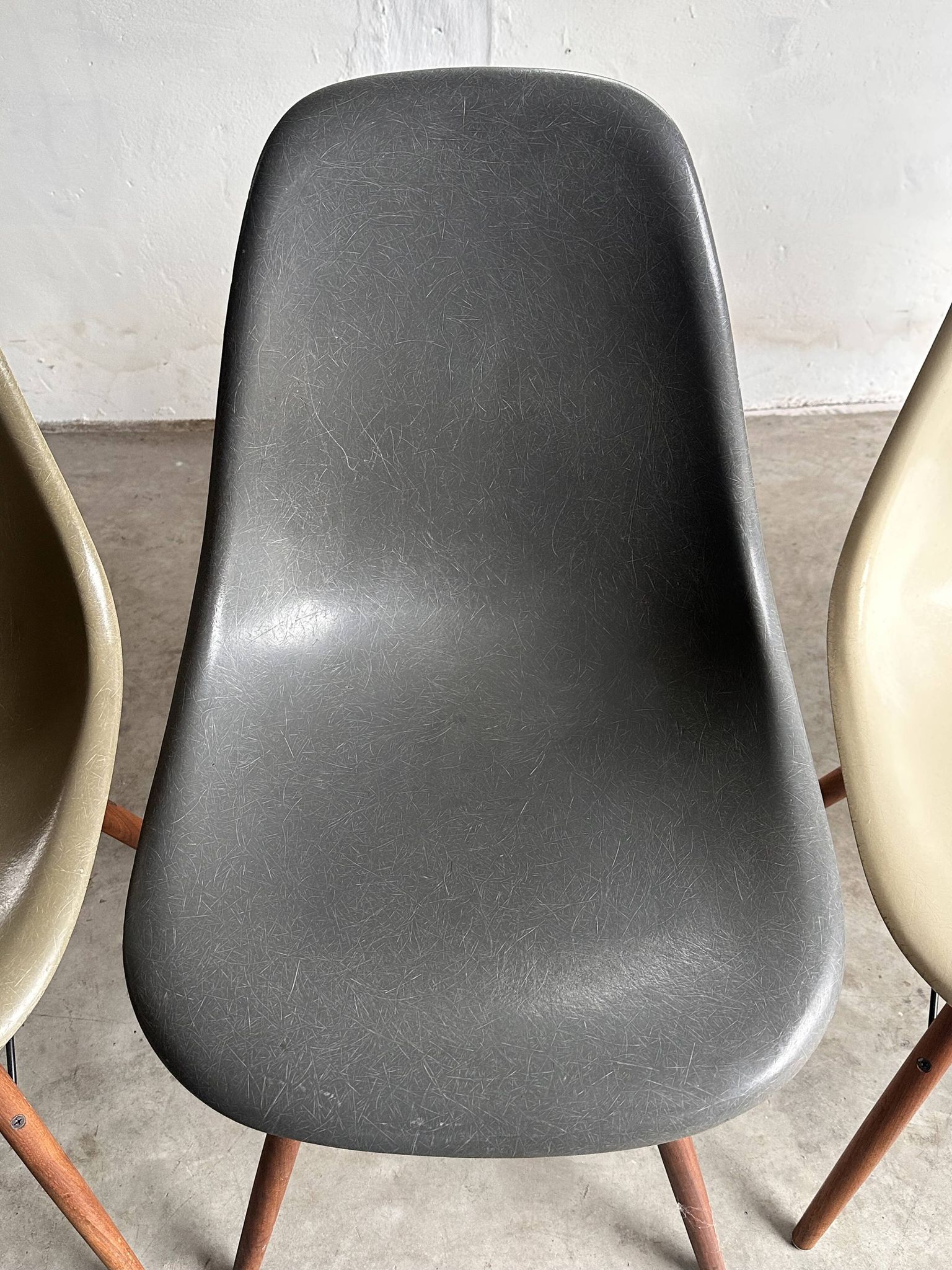 Set of 10 fibreglass & walnut DSW chairs, Charles & Ray Eames, Herman Miller, 60s-70s